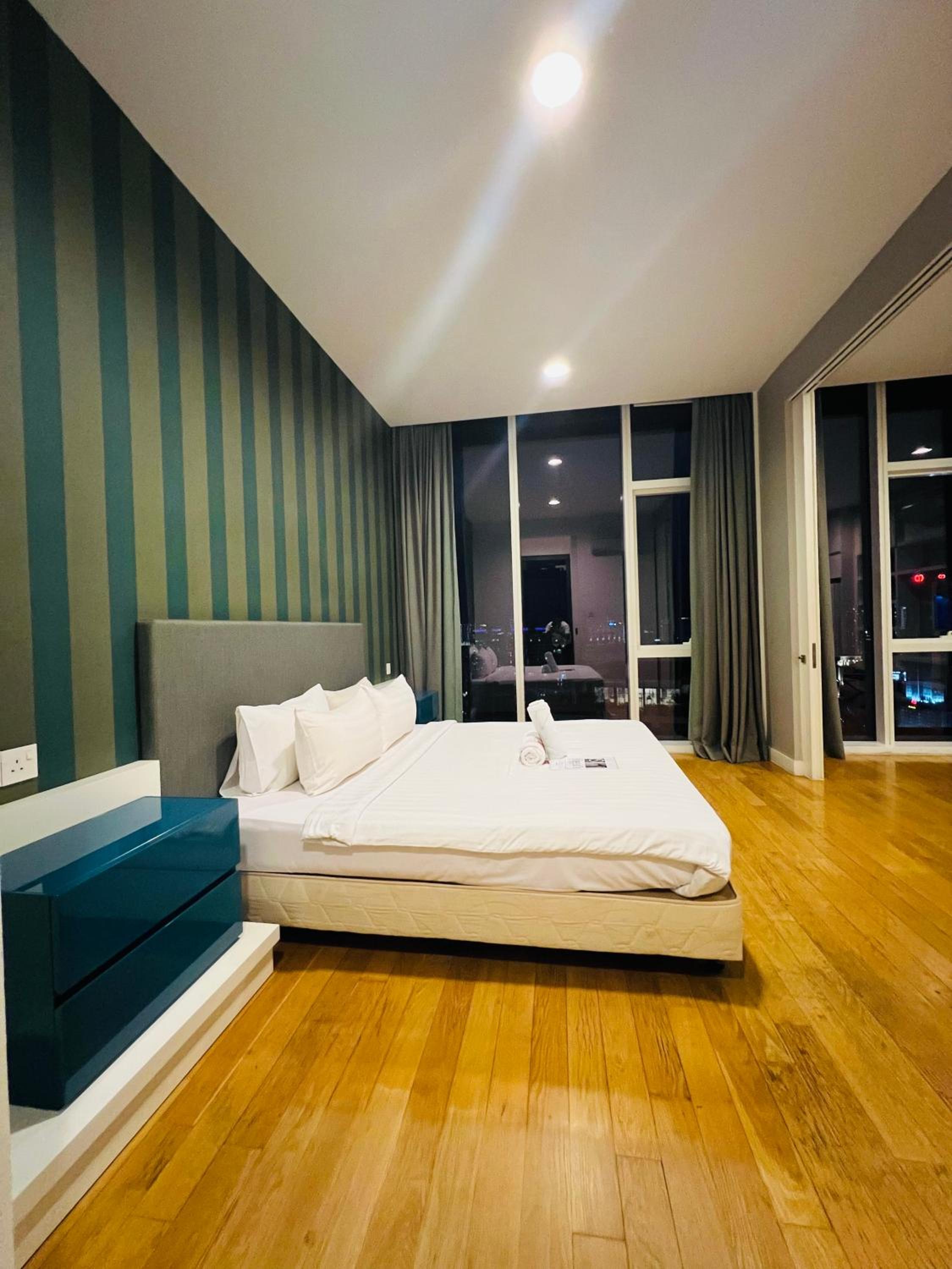 Faced Suites by Penguinhome