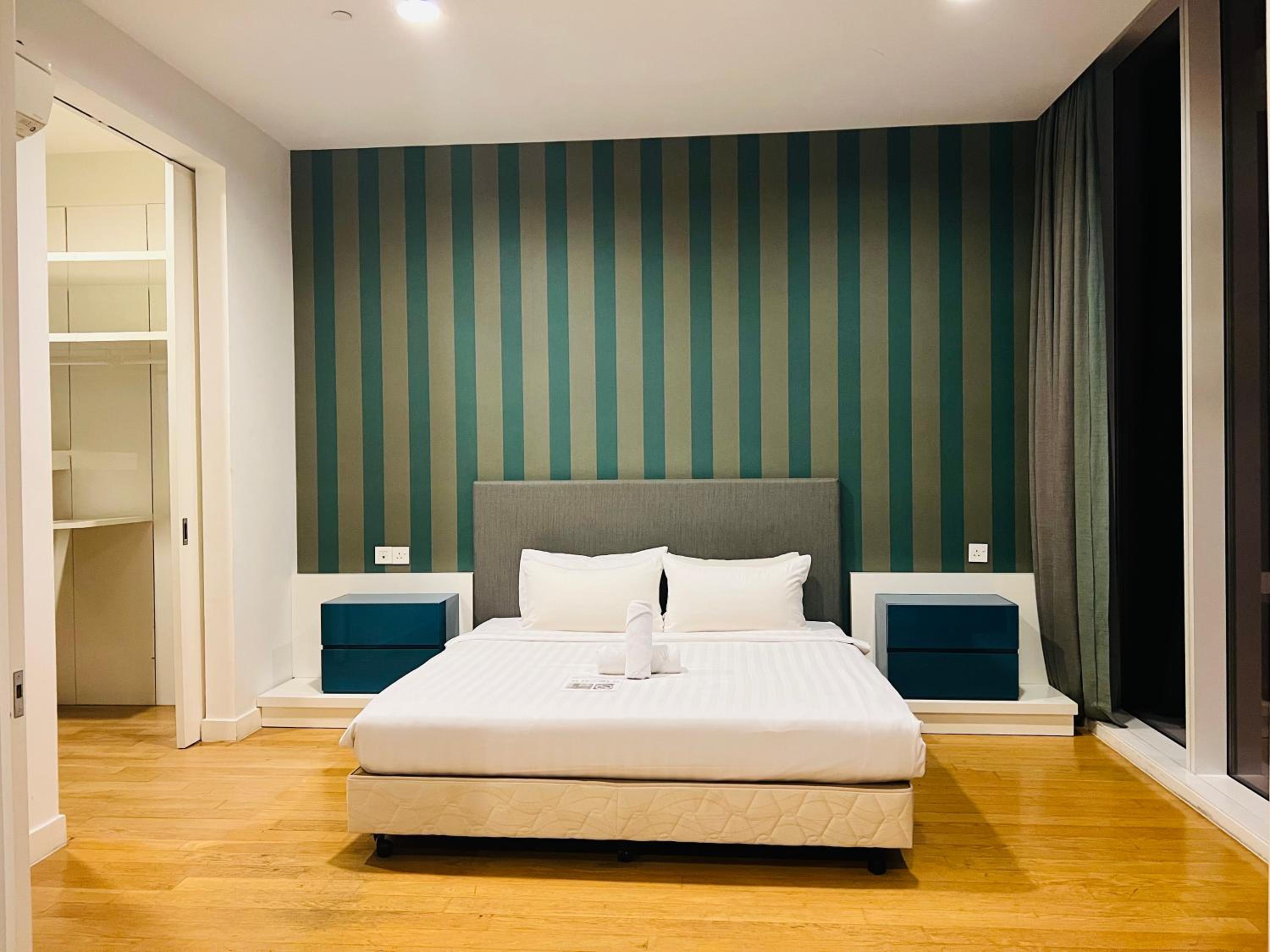 Faced Suites by Penguinhome