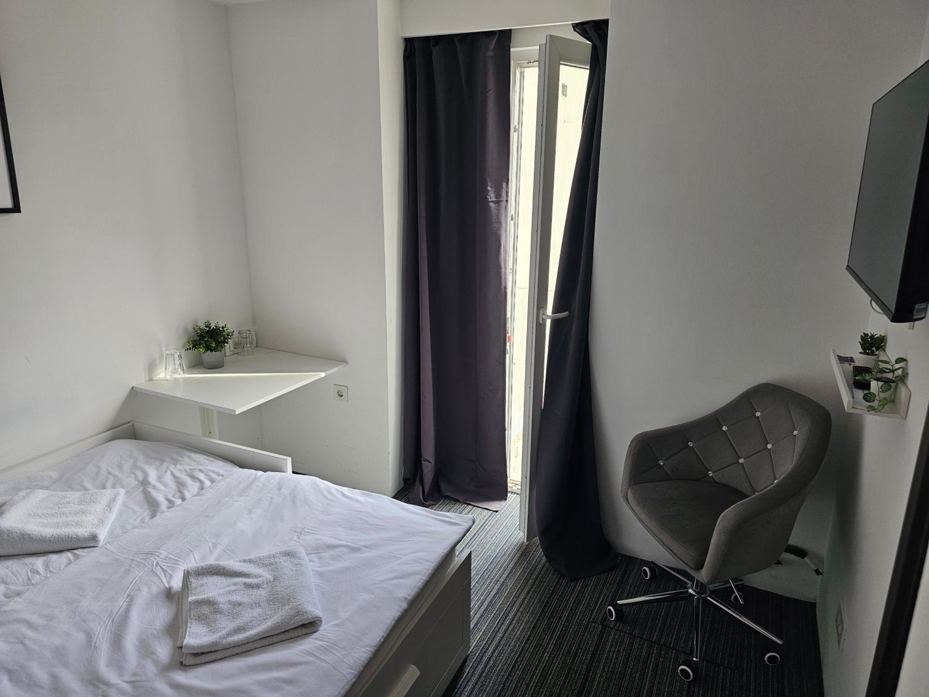 Tia Apartments and Rooms