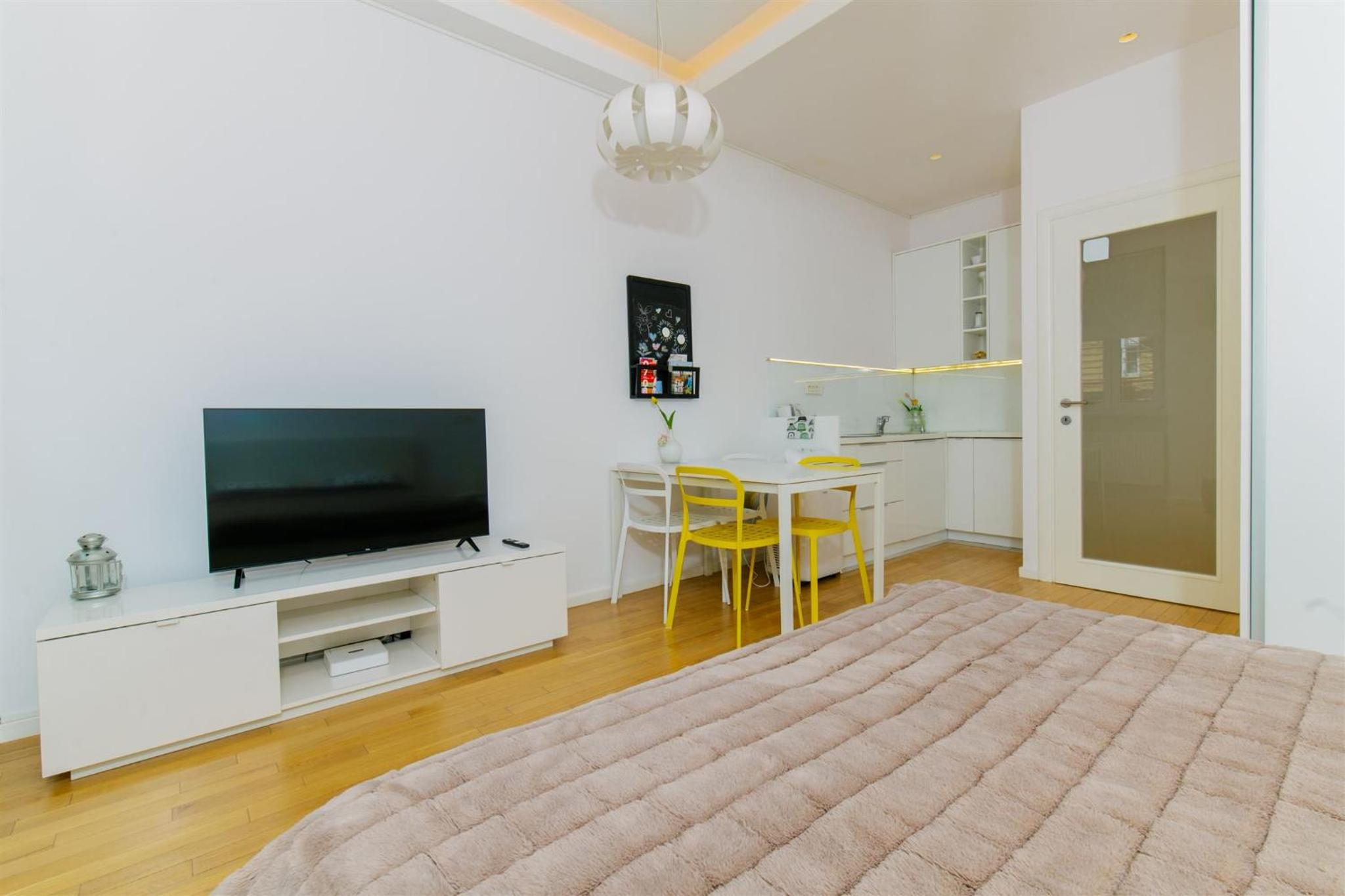 Tia Apartments and Rooms