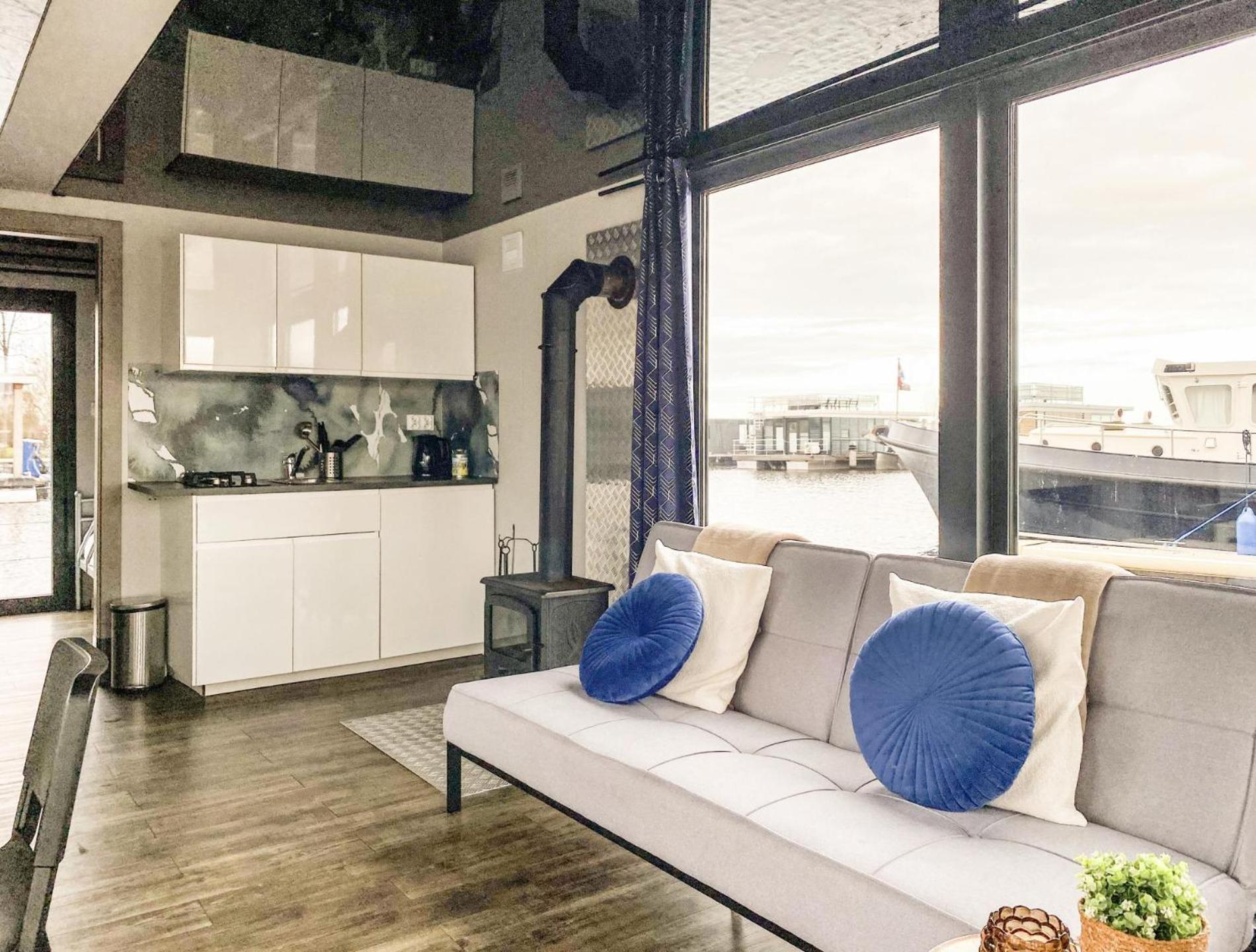 Houseboat blue Sneekermeer view 5