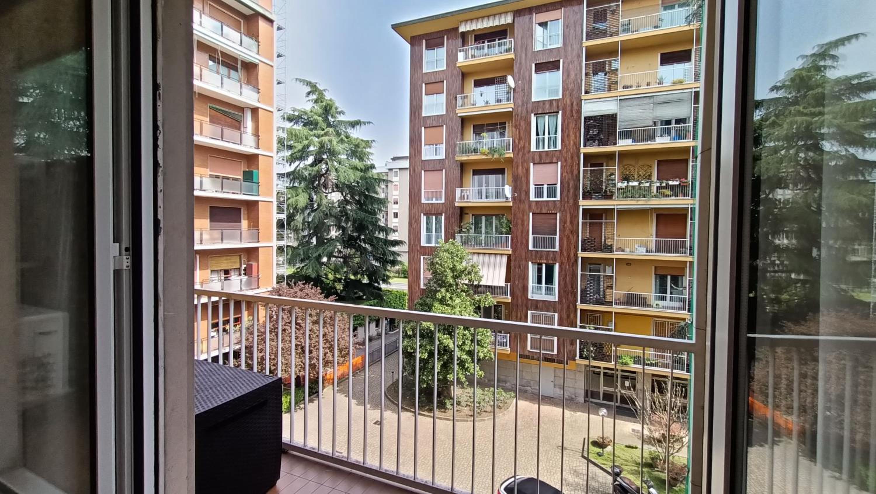 SAHI - Via Dei Ciclamini MM1 Primaticcio, Stadio San Siro, ospedale San Carlo