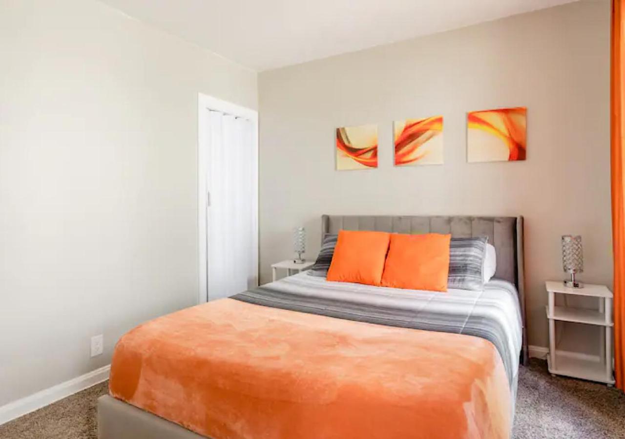 The Sunstone Retreat - Your Brooklyn Centre Haven Comfort To Explore Near Downtown With Parking, 300MB Wifi & Self Check-In view 4