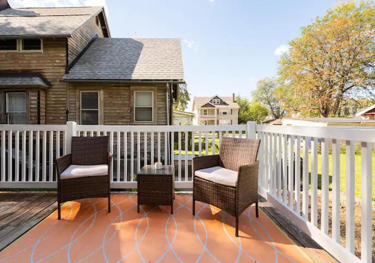The Sunstone Retreat - Your Brooklyn Centre Haven Comfort To Explore Near Downtown With Parking, 300MB Wifi & Self Check-In view 2