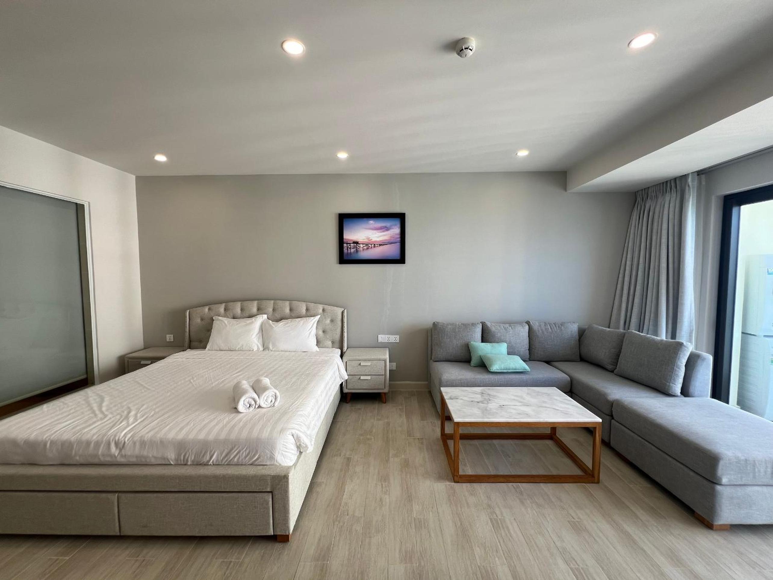 LOVING APARTMENT