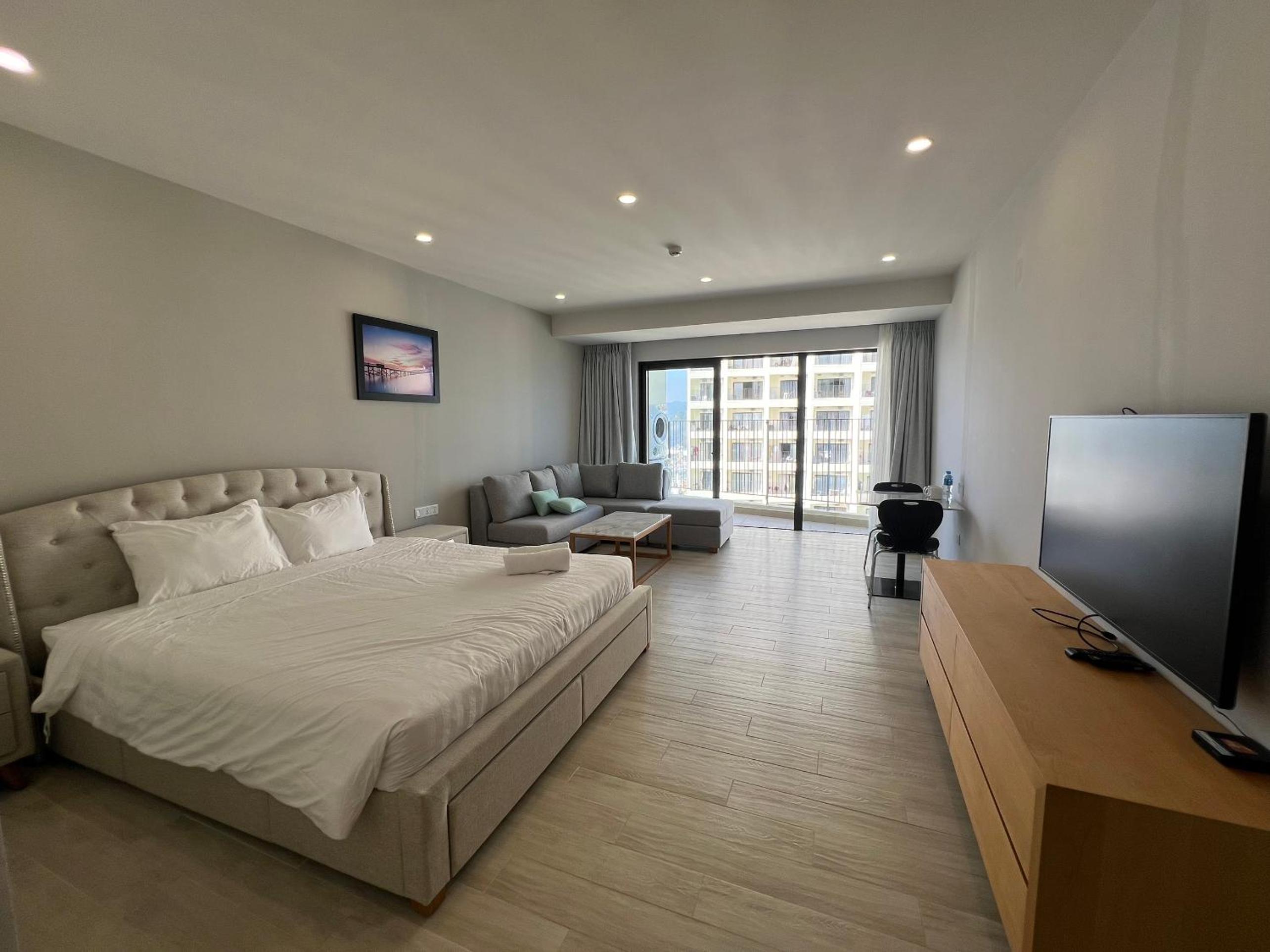 LOVING APARTMENT