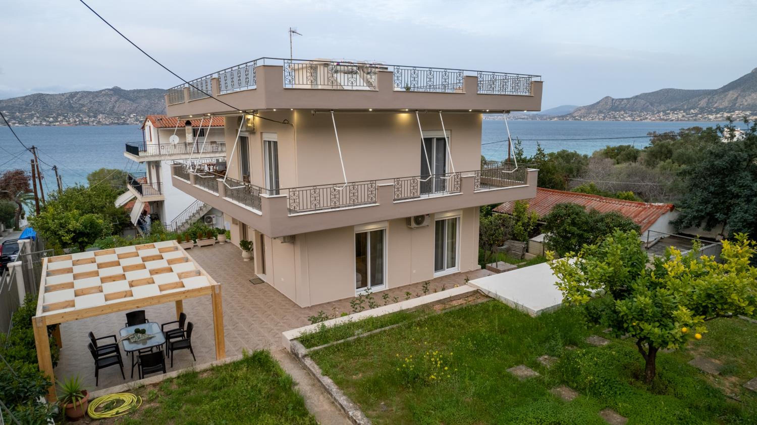 Dina Luxury Sea View House