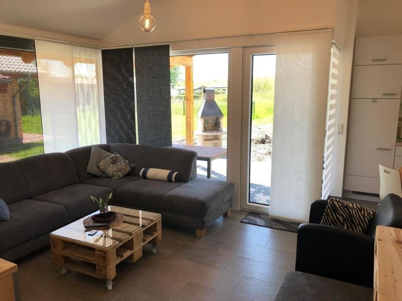 Freistehendes Haus mit Garten und Deichblick