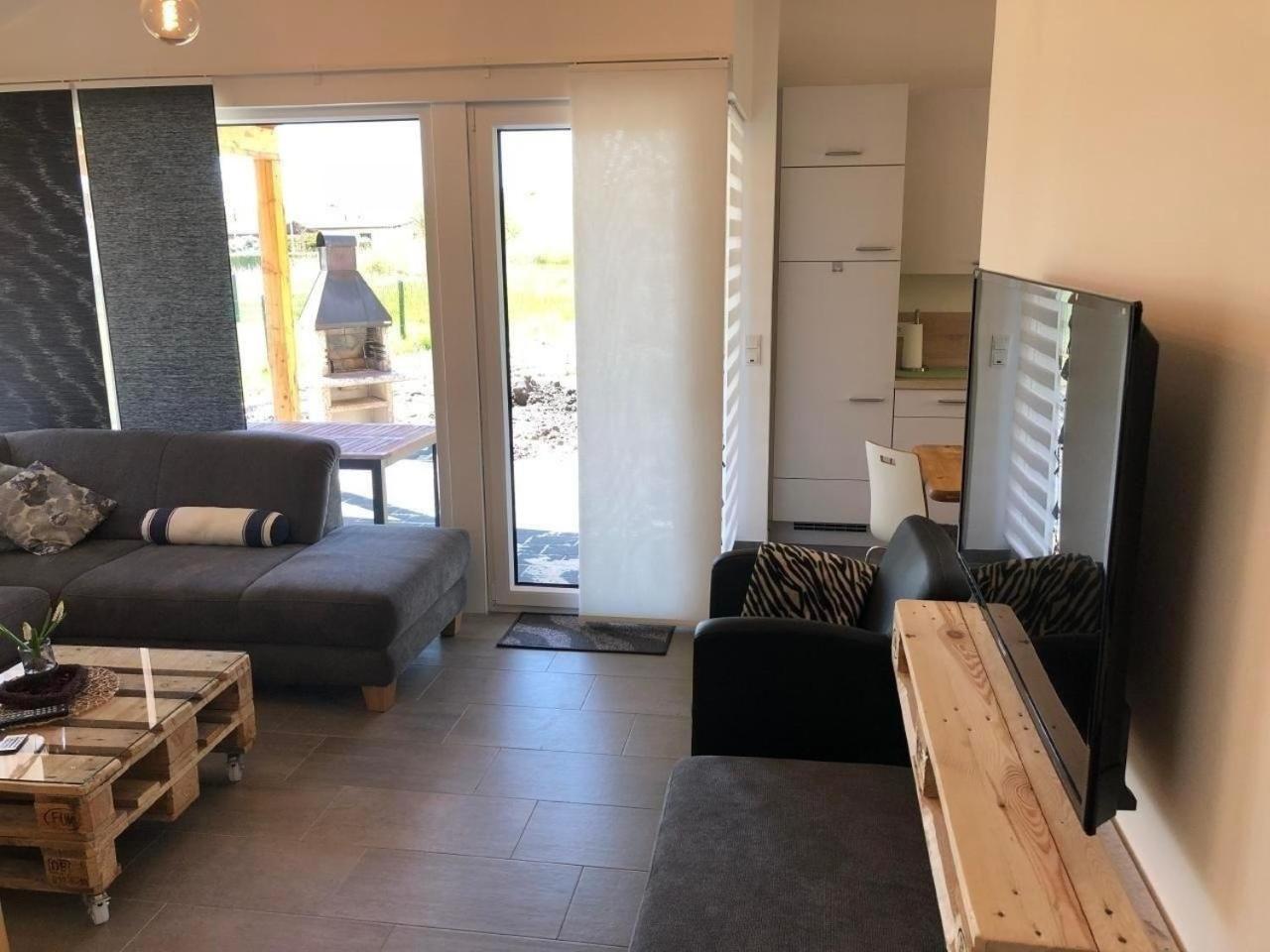 Freistehendes Haus mit Garten und Deichblick