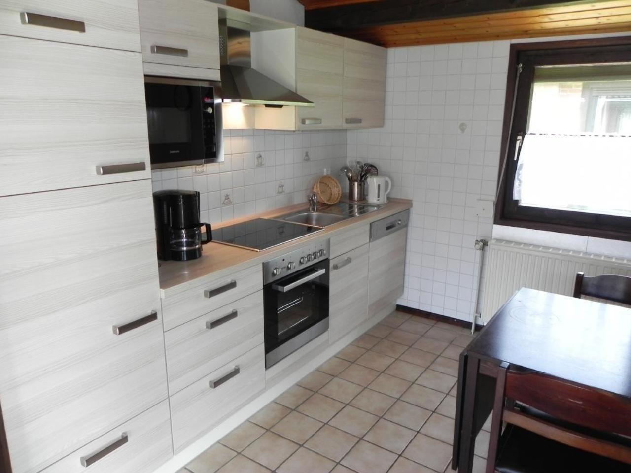 Ferienhaus mit Wintergarten, Terrasse und Garten - a85608