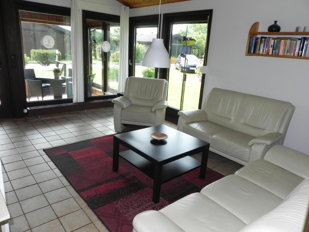 Ferienhaus mit Wintergarten, Terrasse und Garten - a85608