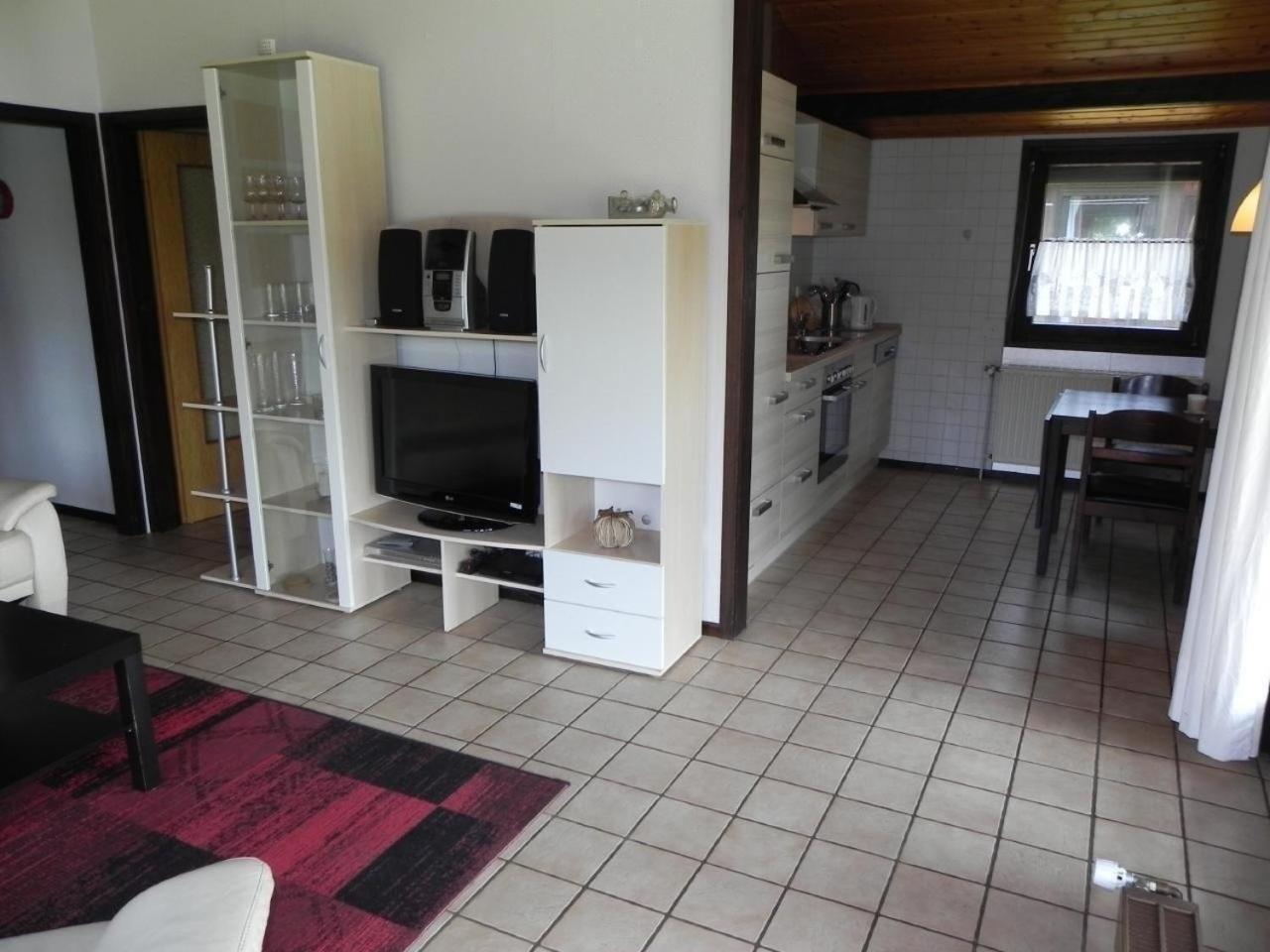 Ferienhaus mit Wintergarten, Terrasse und Garten - a85608