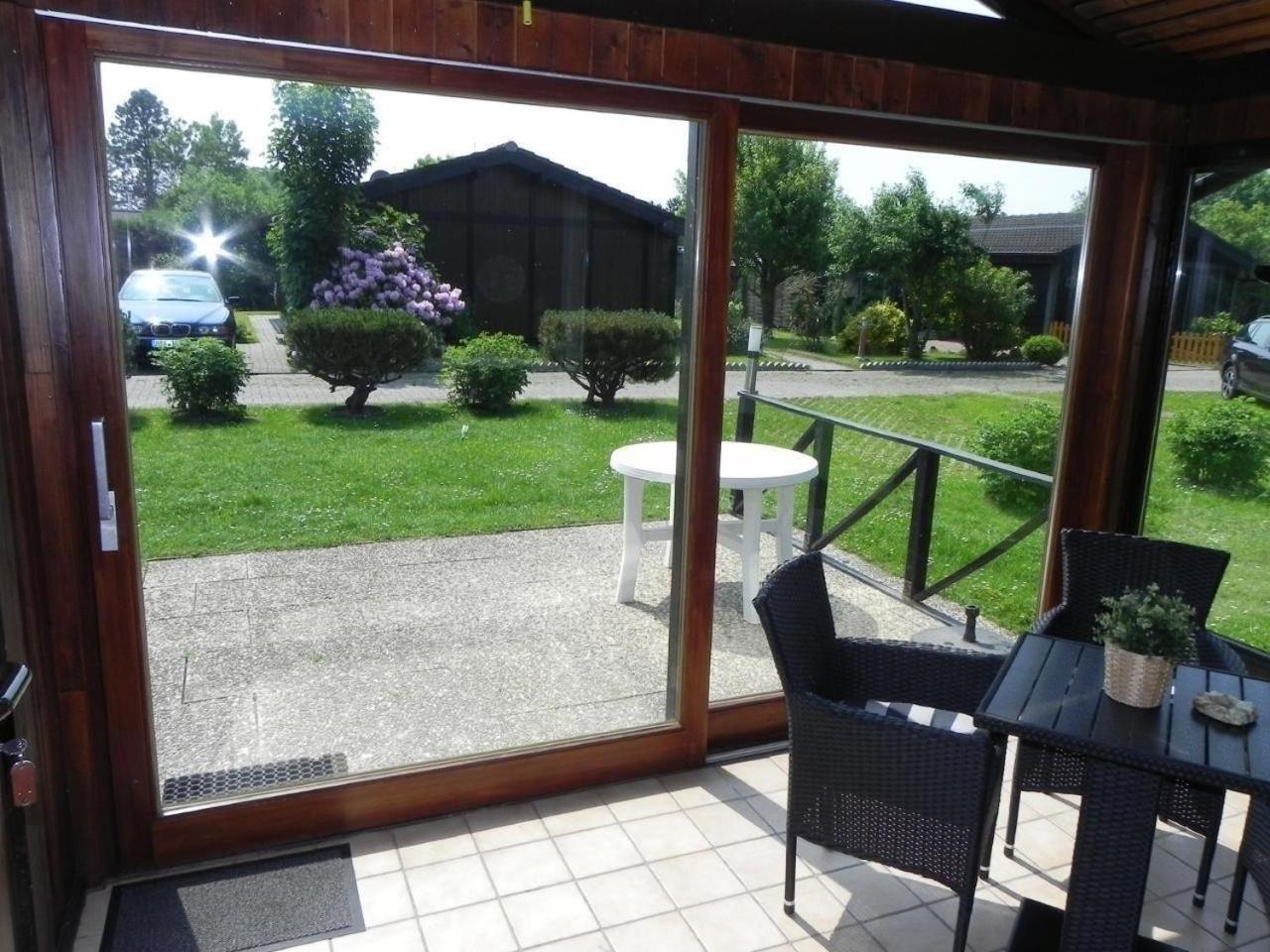 Ferienhaus mit Wintergarten, Terrasse und Garten - a85608