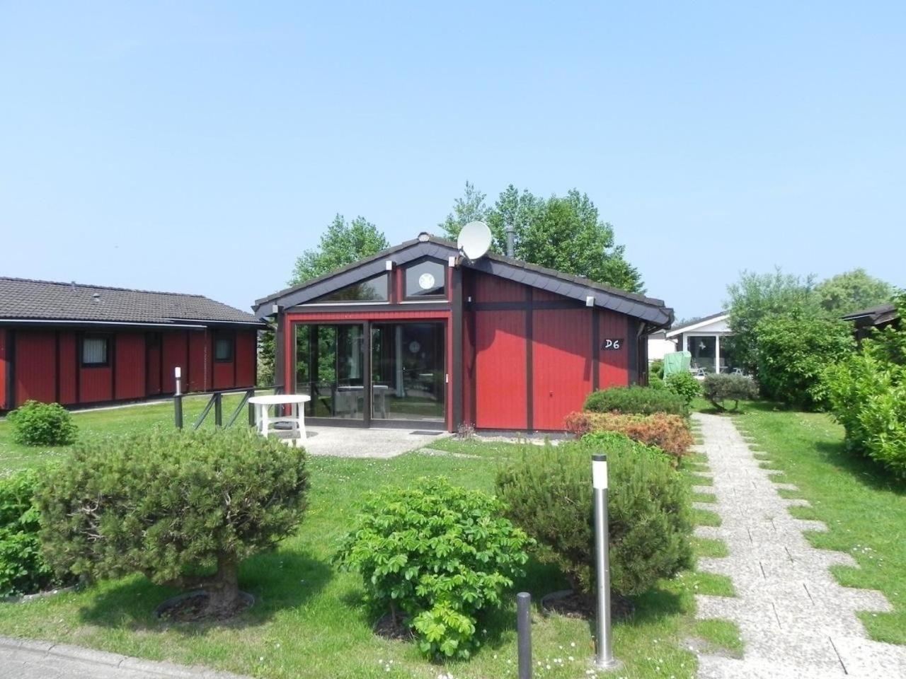 Ferienhaus mit Wintergarten, Terrasse und Garten - a85608