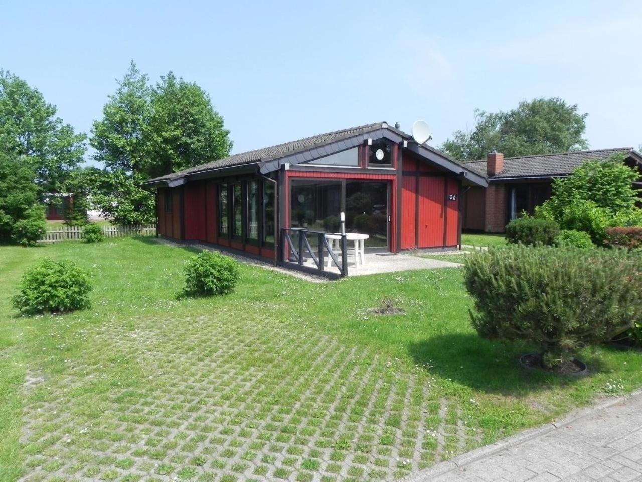 Ferienhaus mit Wintergarten, Terrasse und Garten - a85608
