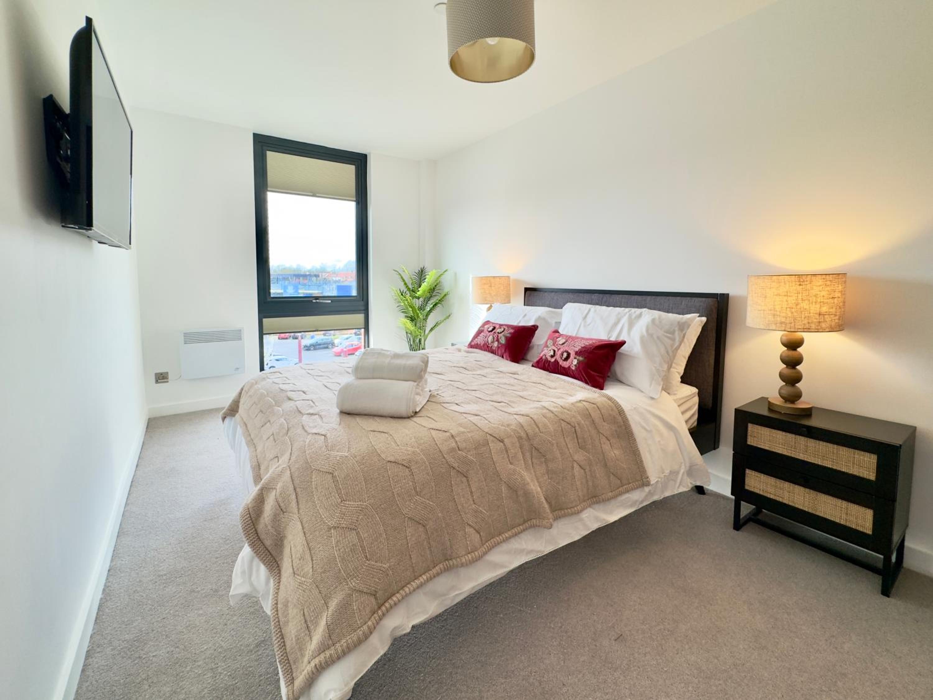 City Style Apartment with Free Secure Parking view 3
