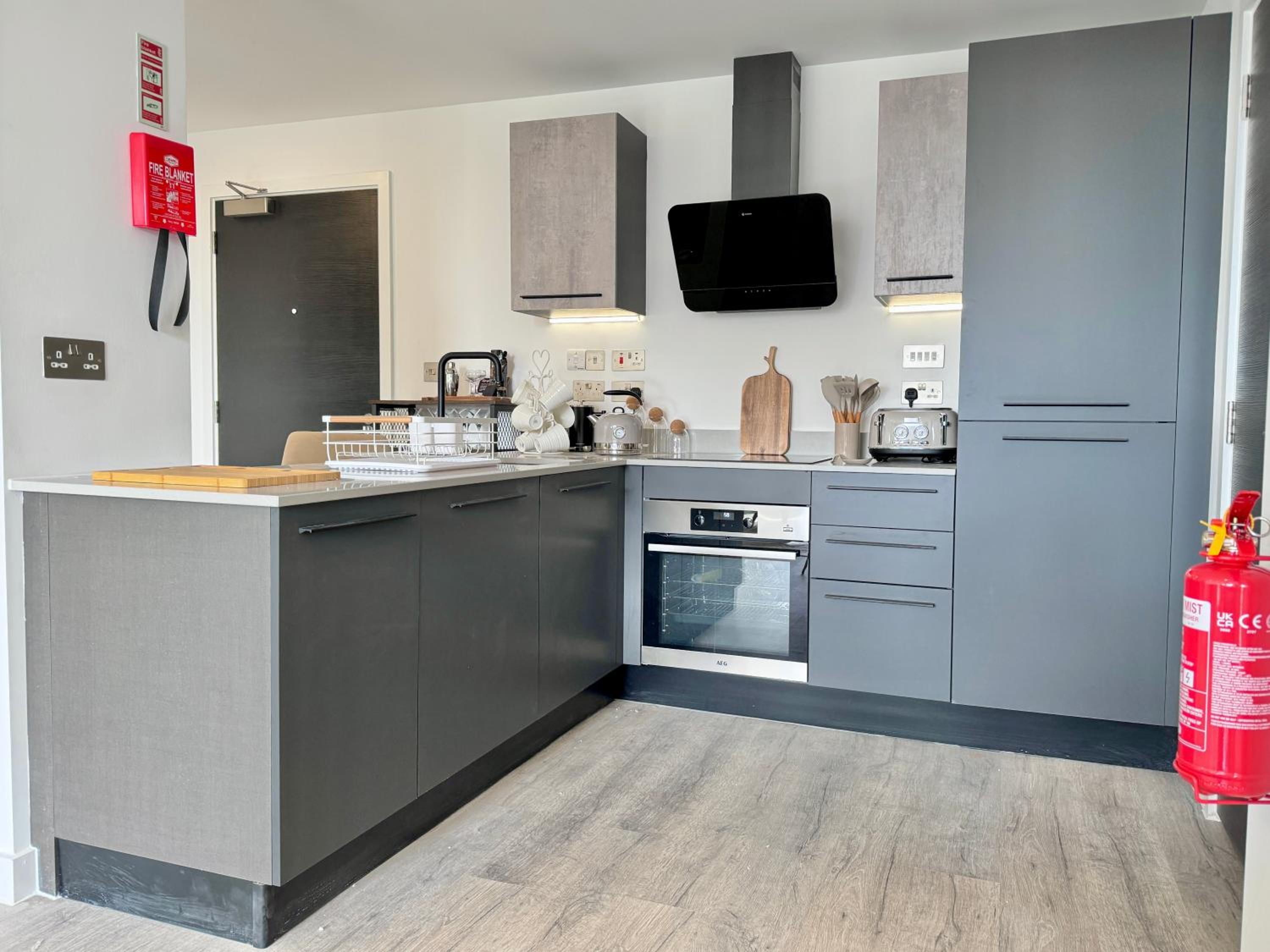 City Style Apartment with Free Secure Parking view 5