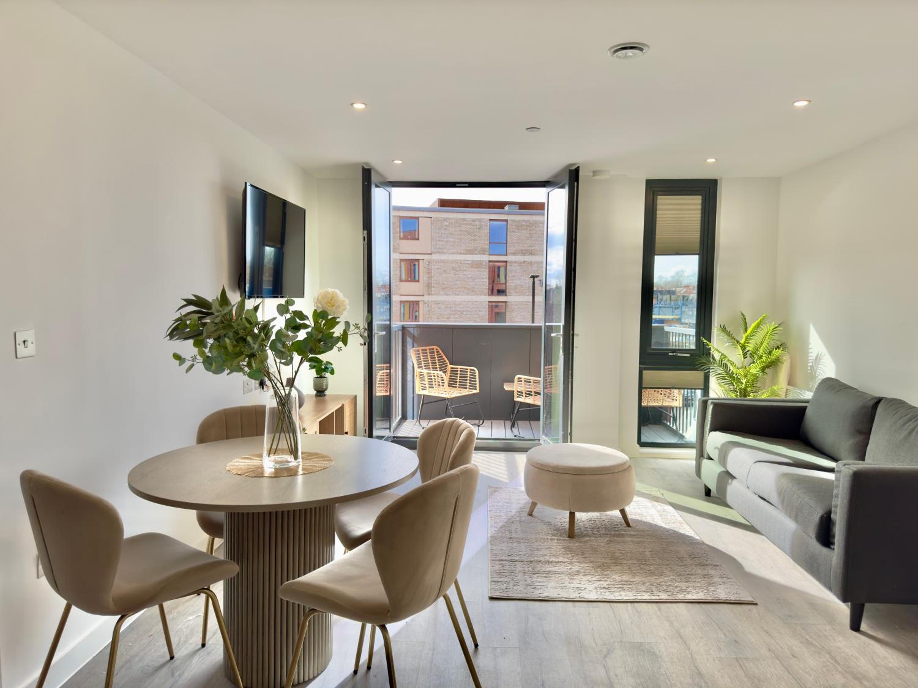 City Style Apartment with Free Secure Parking view 4