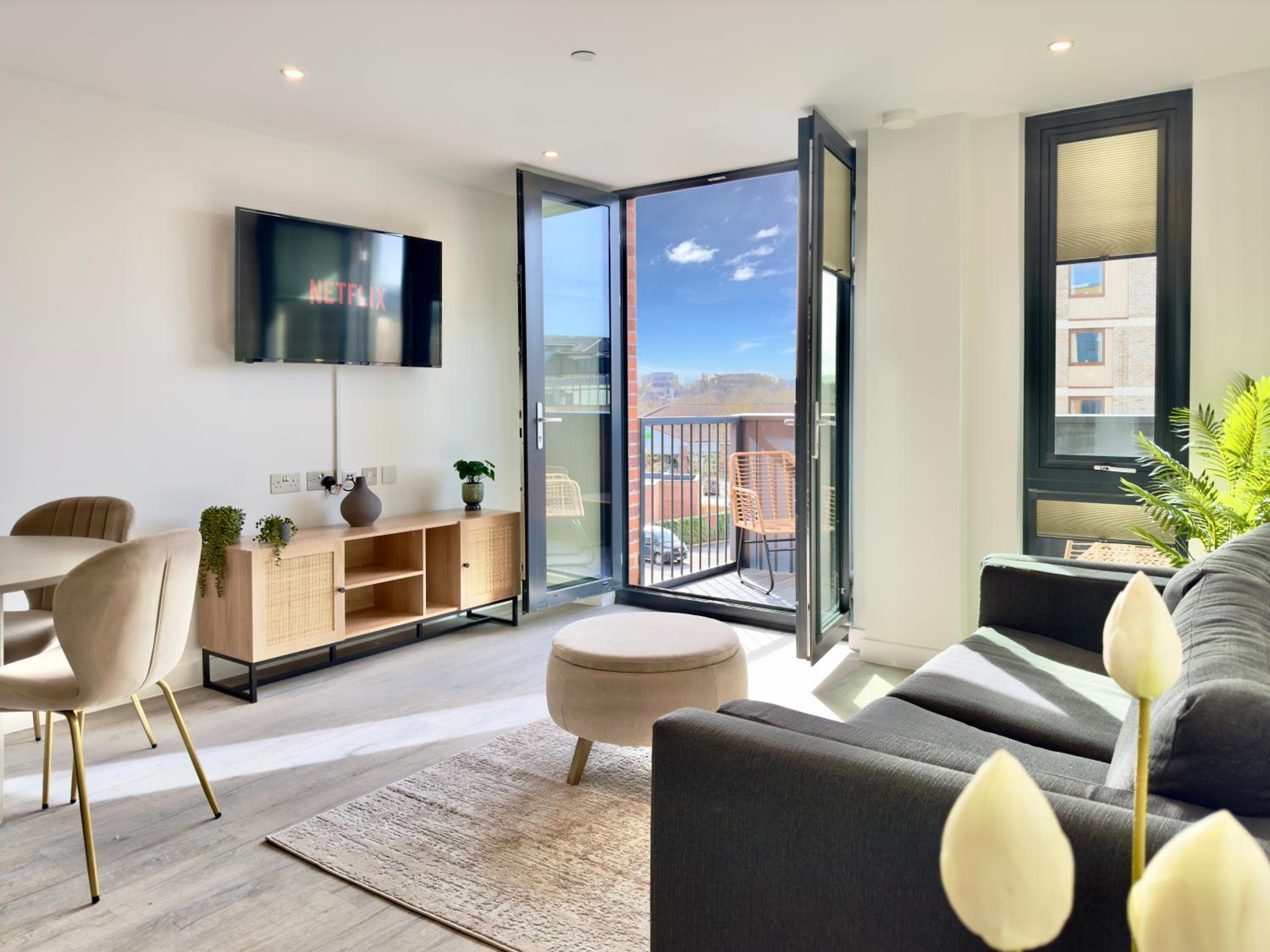 City Style Apartment with Free Secure Parking view 2