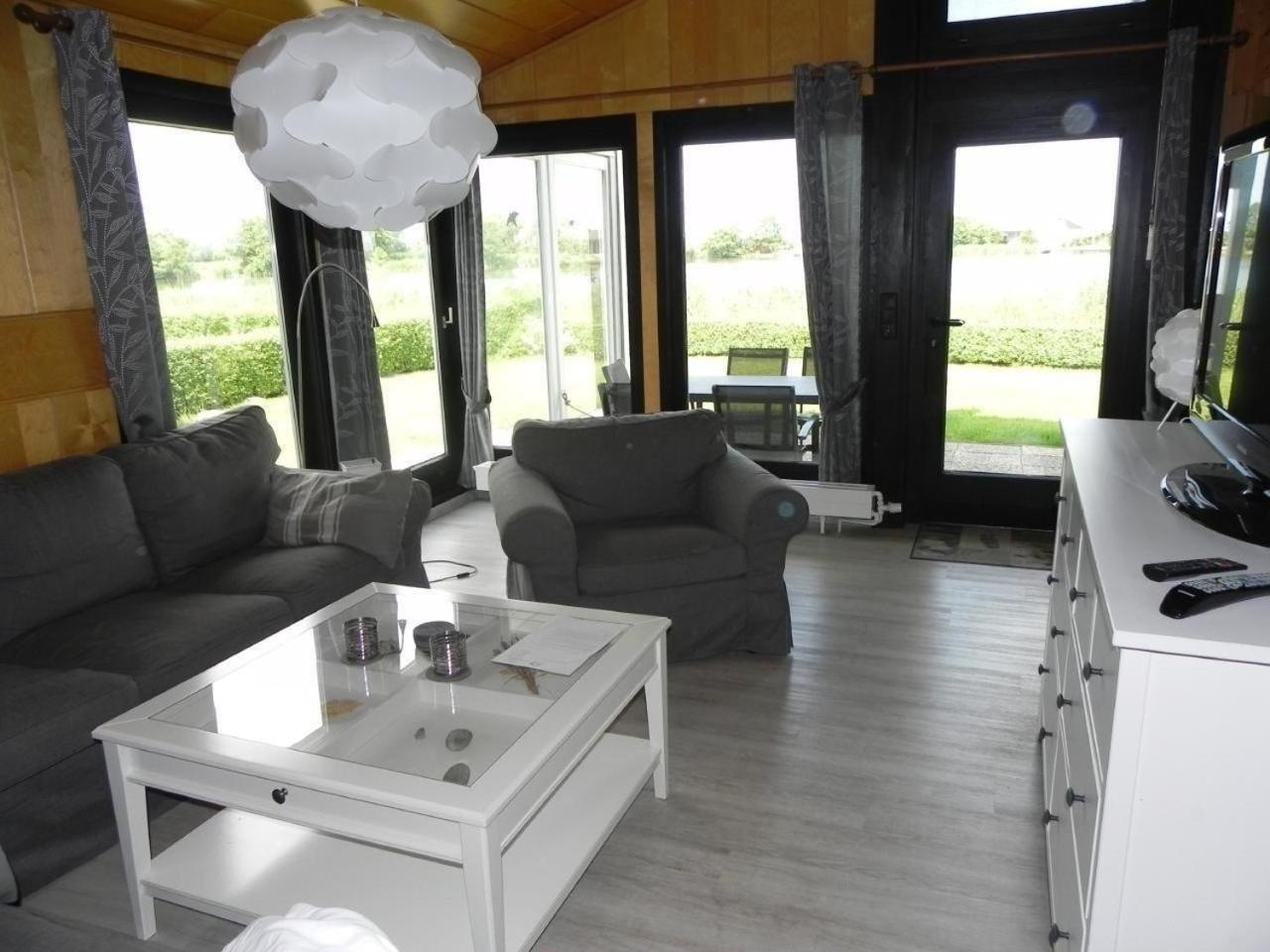 Freistehendes Ferienhaus direkt am Binnensee
