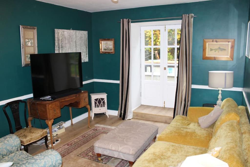 Spacious Cottage in the Grounds of a Scottish Castle view 2