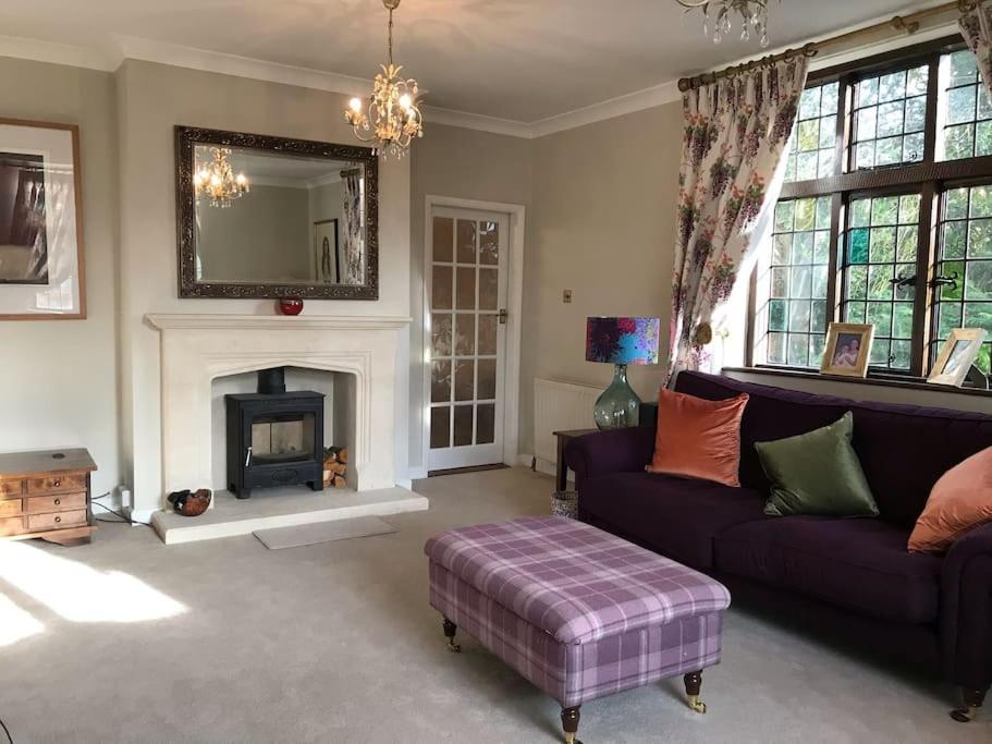 Beautiful Stratford-On-Avon House, suits 14 - 15 view 4