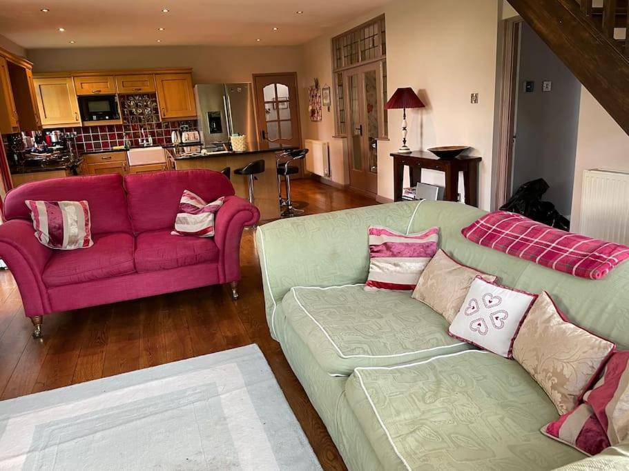 Beautiful Stratford-On-Avon House, suits 14 - 15 view 2