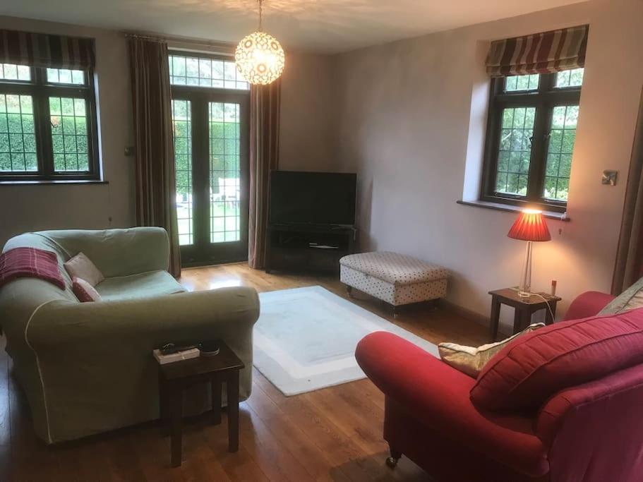 Beautiful Stratford-On-Avon House, suits 14 - 15 view 3