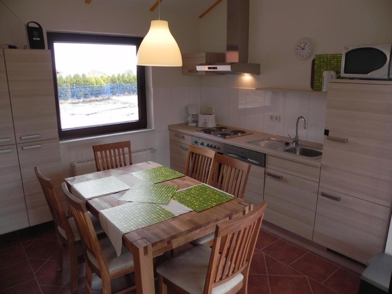 Ferienhaus mit Garten, Terrasse und Carport