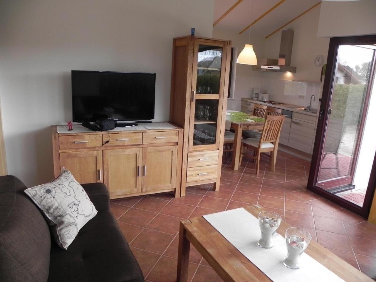 Ferienhaus mit Garten, Terrasse und Carport