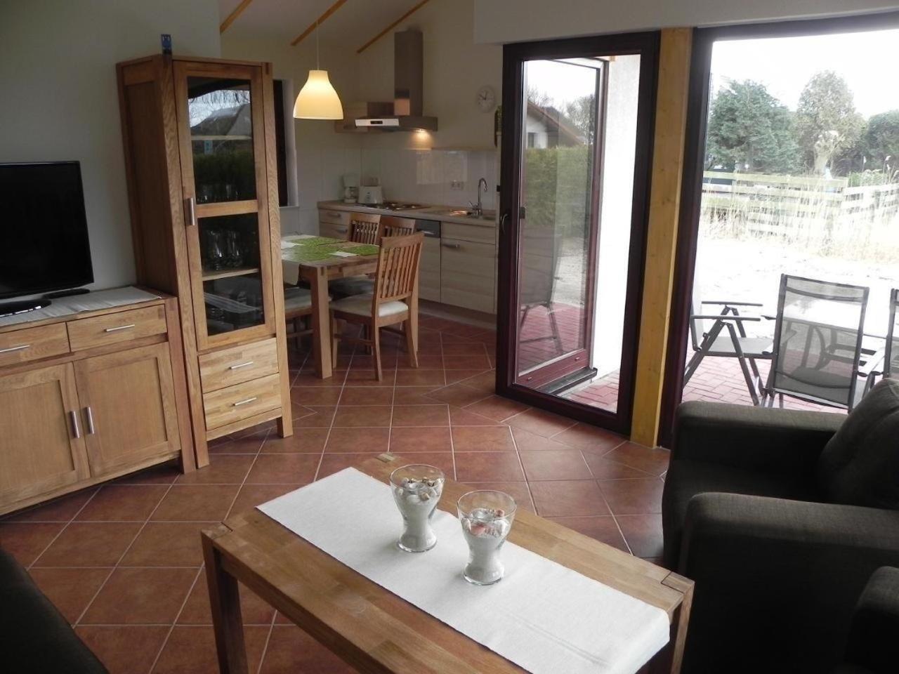 Ferienhaus mit Garten, Terrasse und Carport