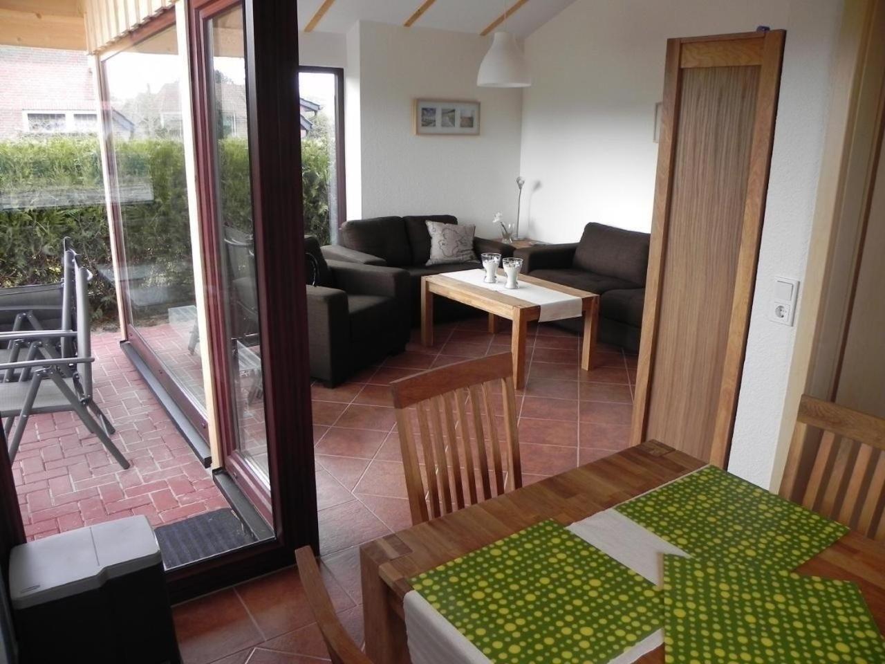 Ferienhaus mit Garten, Terrasse und Carport