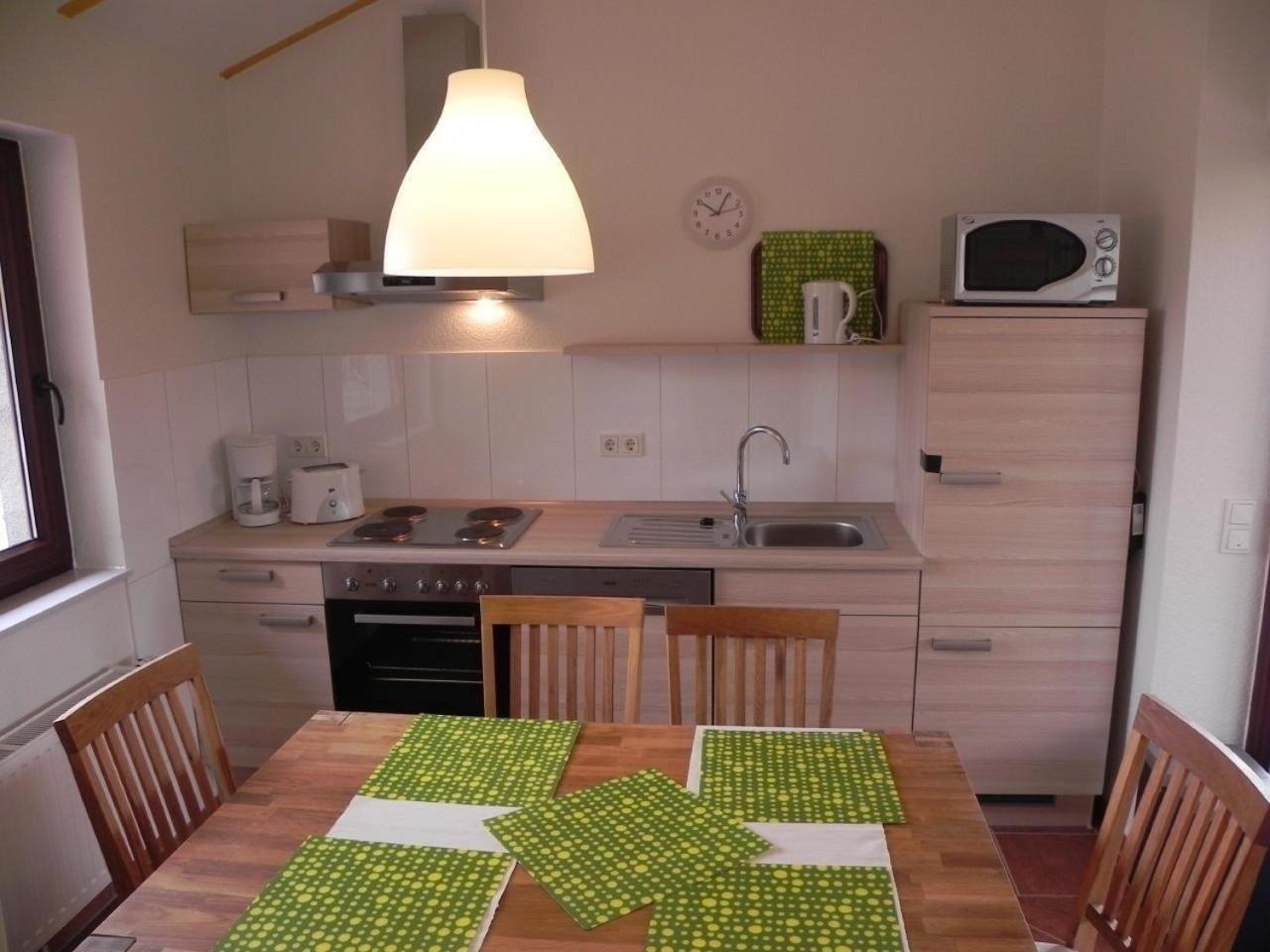 Ferienhaus mit Garten, Terrasse und Carport