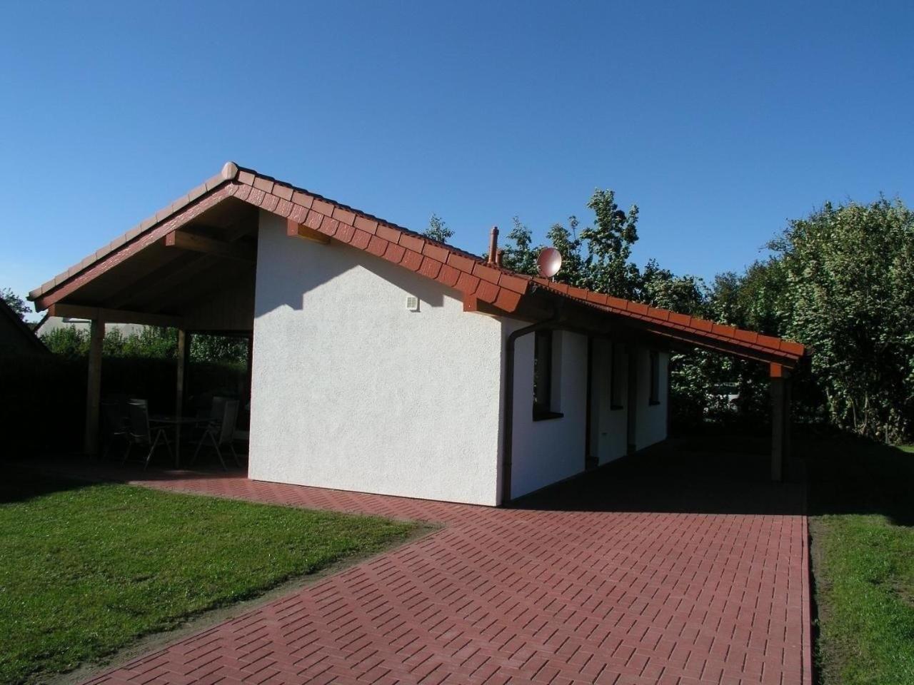 Ferienhaus mit Garten, Terrasse und Carport