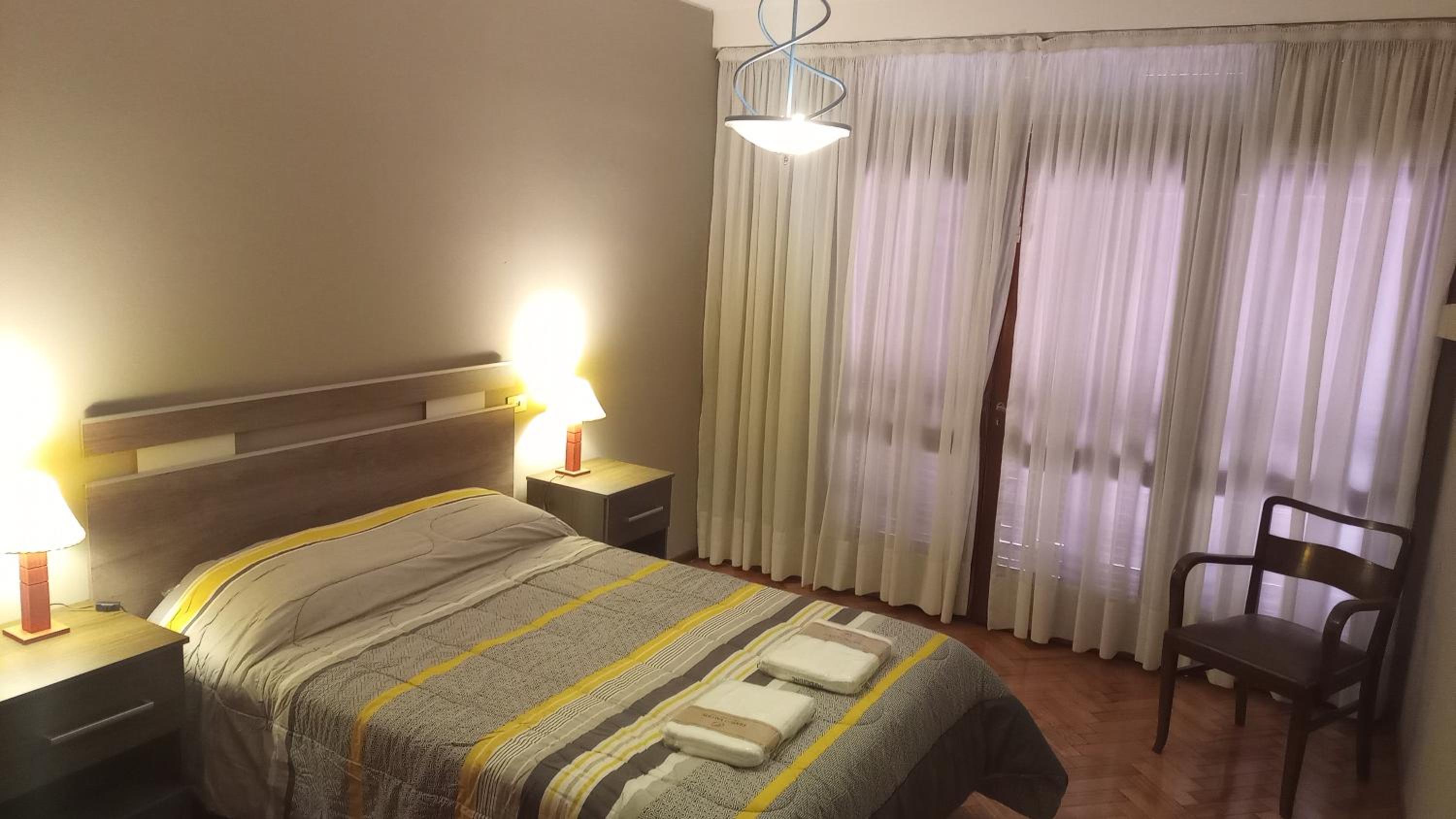 amplia y confortable casa en la principal calle gastronómica de la provincia