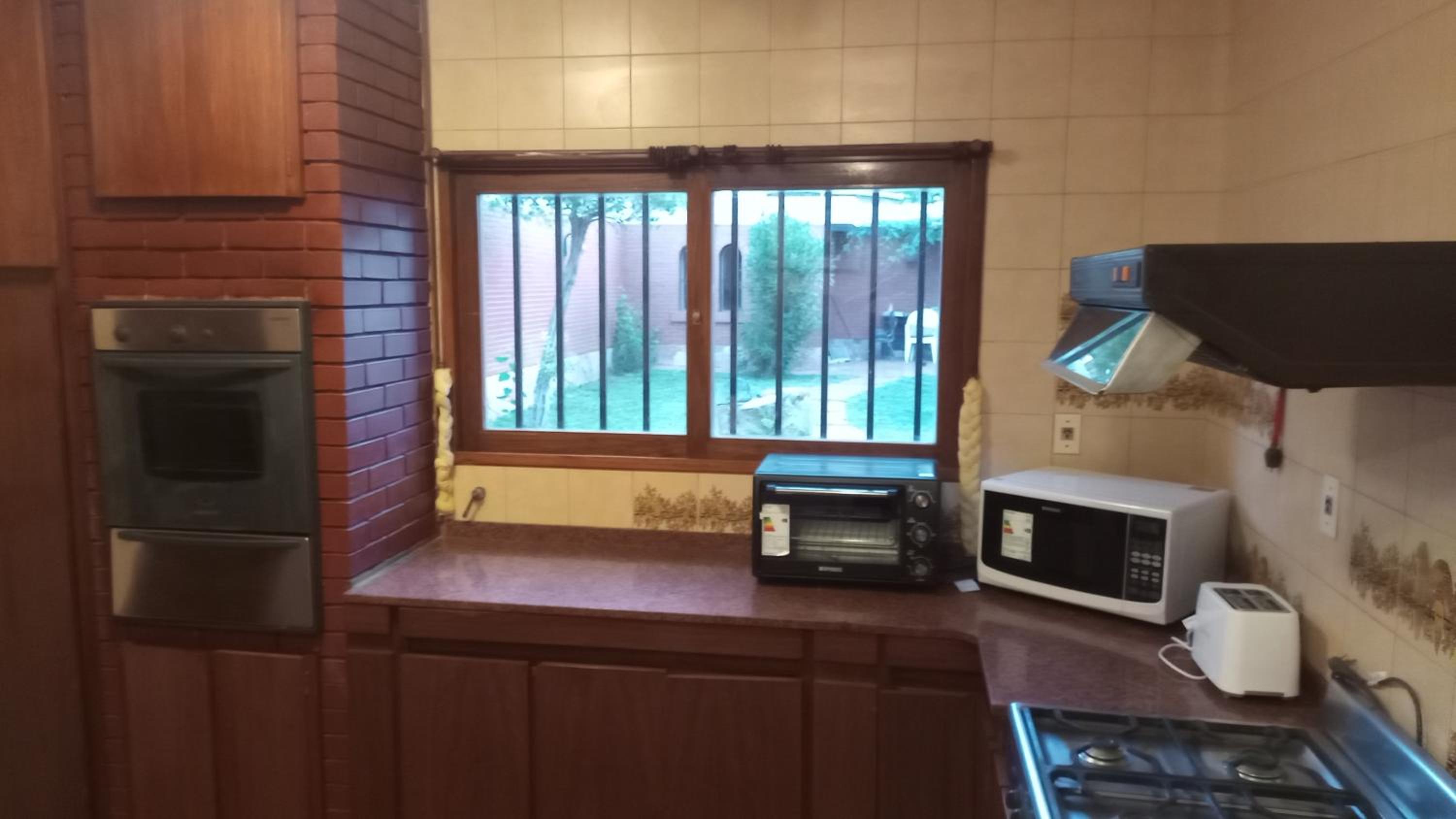 amplia y confortable casa en la principal calle gastronómica de la provincia