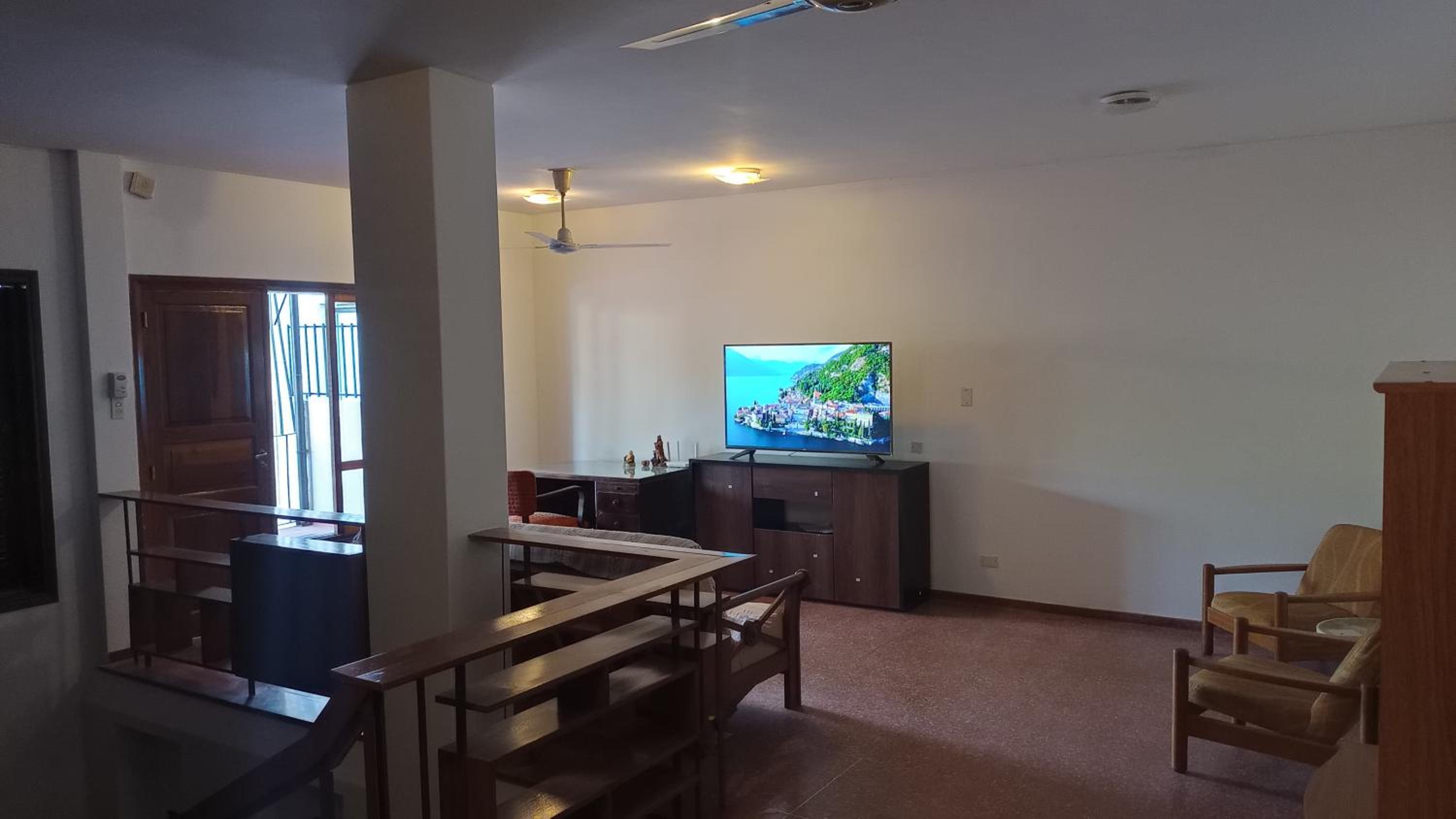 amplia y confortable casa en la principal calle gastronómica de la provincia