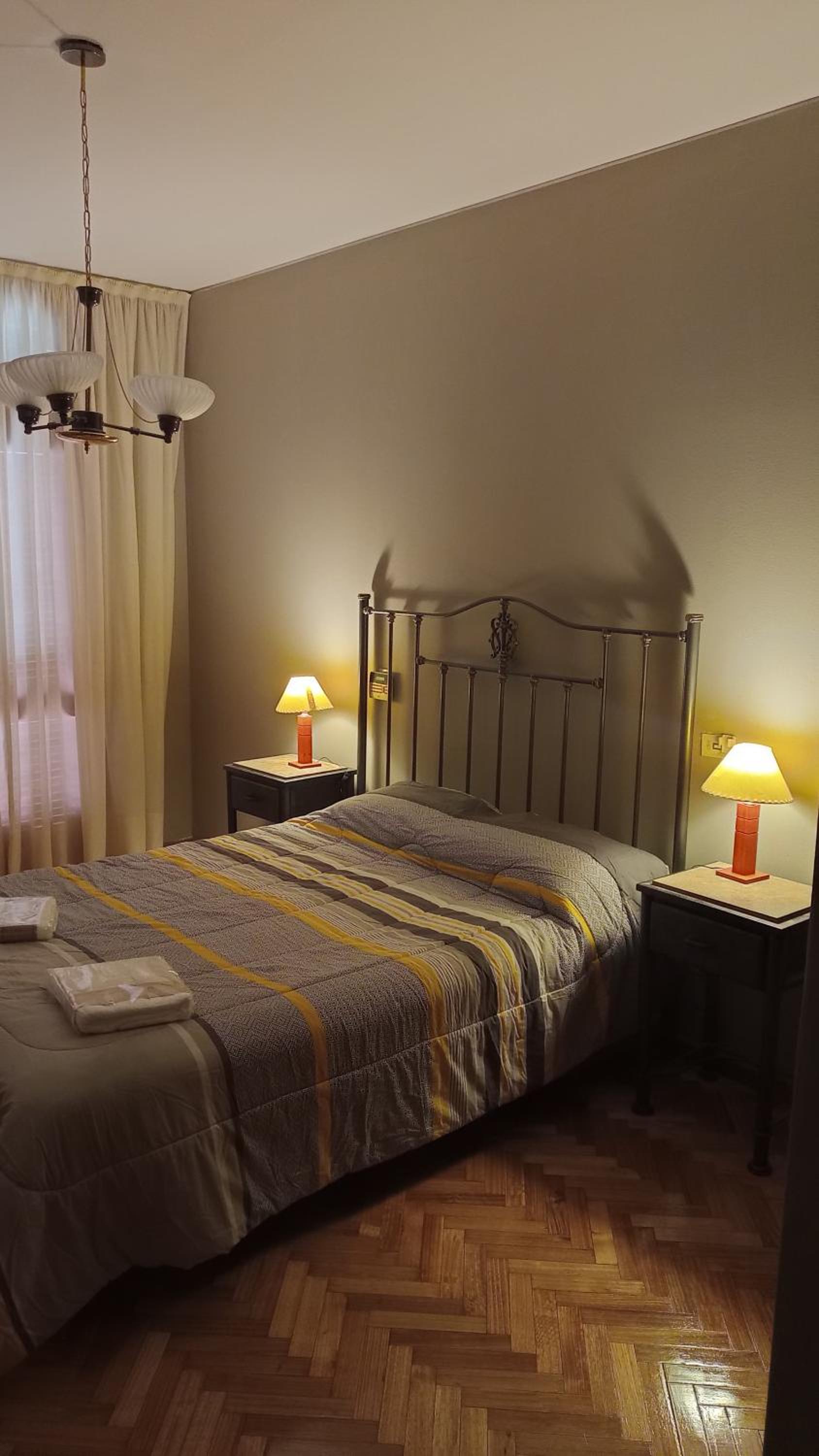 amplia y confortable casa en la principal calle gastronómica de la provincia