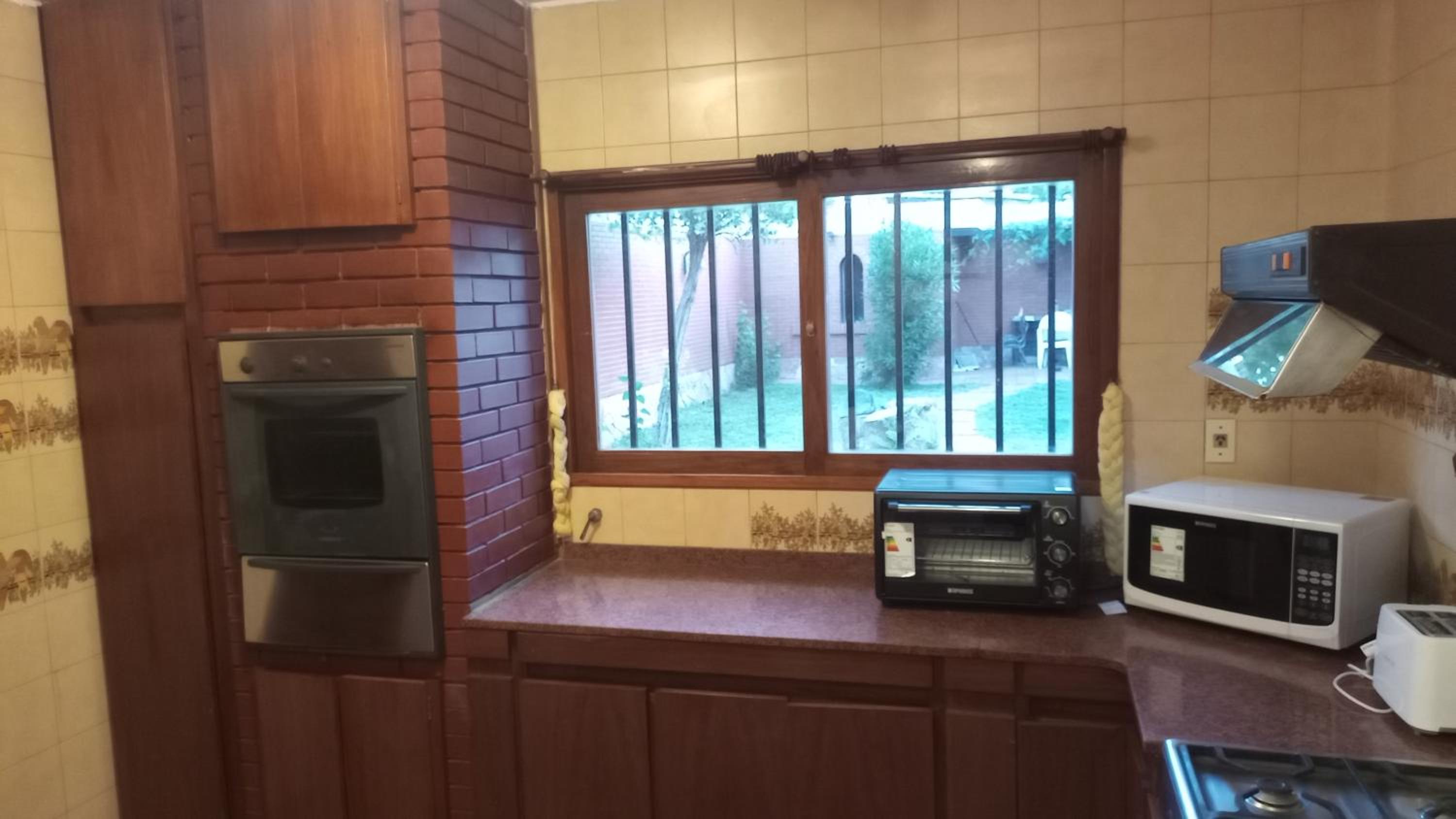 amplia y confortable casa en la principal calle gastronómica de la provincia