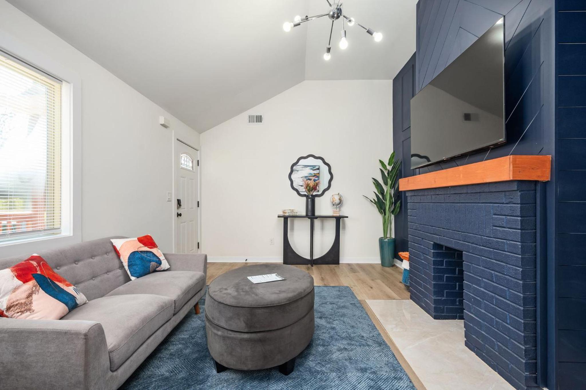 Relax in a Modern Luxury 1BD in Sylvan Hills view 3