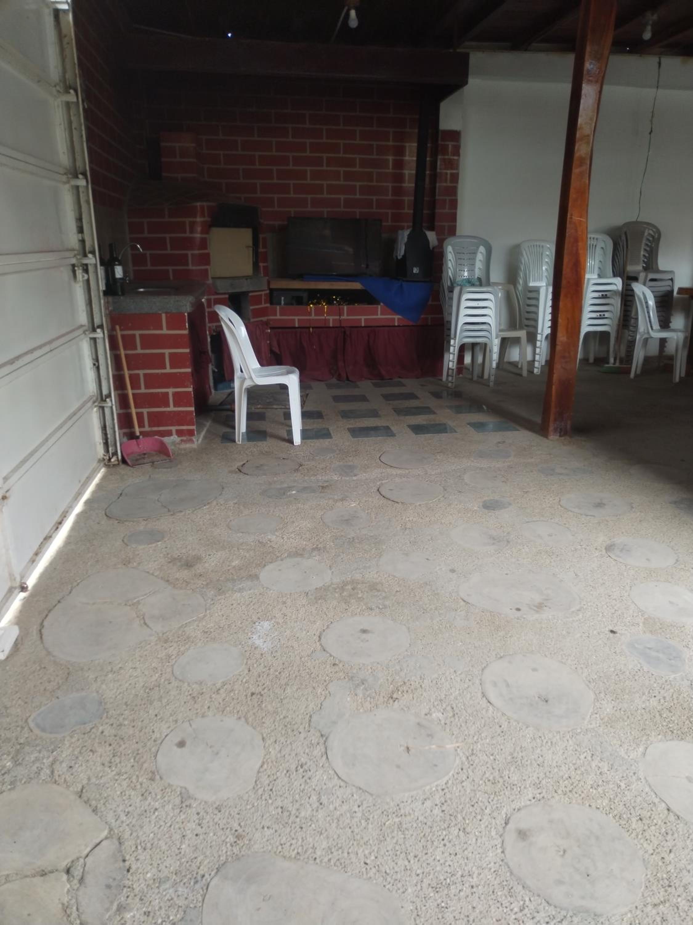 Daaam house