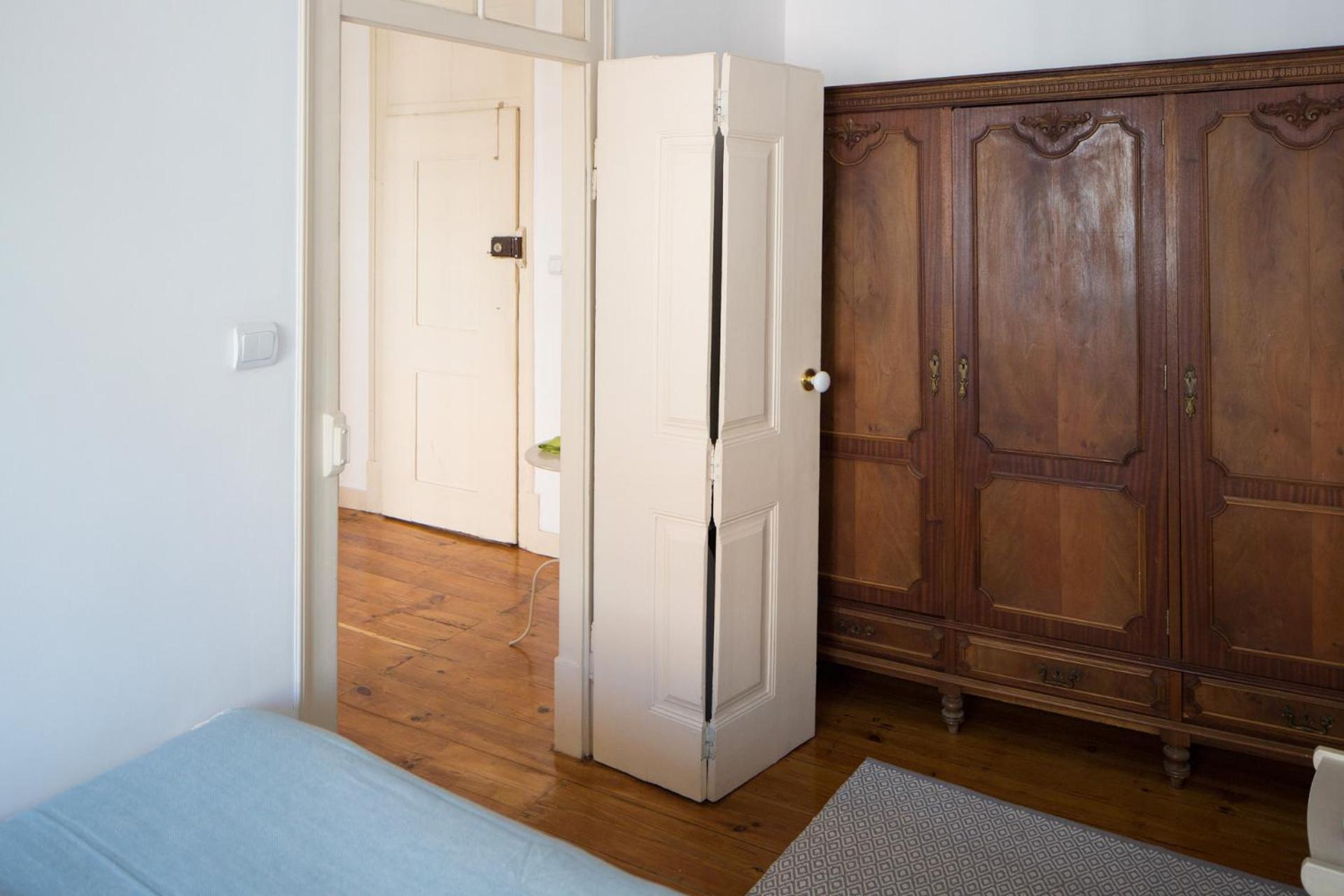 Comfortable Apartment with Terrace near Marquês de Pombal, Lisbon - TTL317 view 3