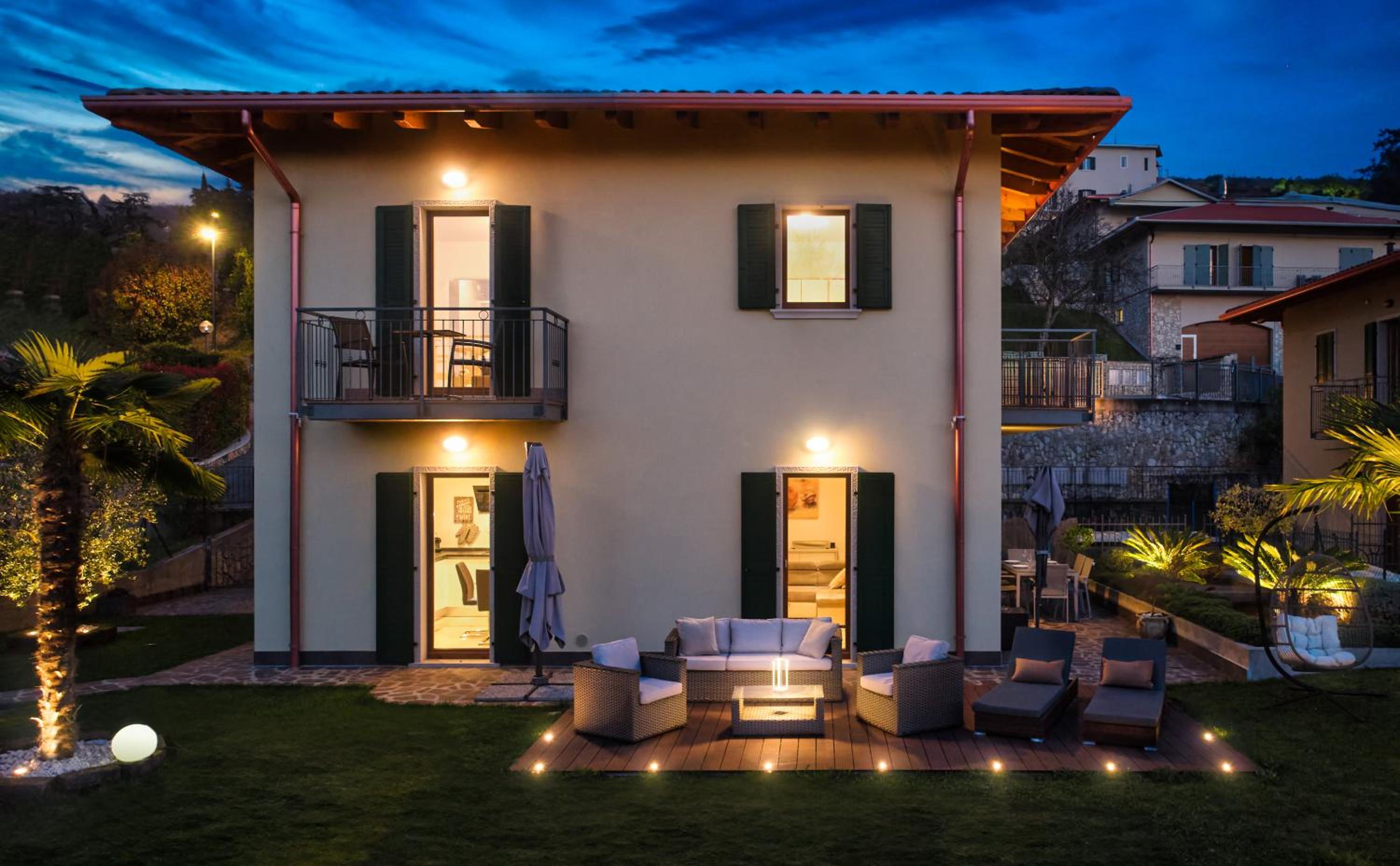 SalvatoreHomes - Luxury Villa with private Dream Garden & BBQ - Casa Palma - a 5 Star Luxury Collection at Lake Garda