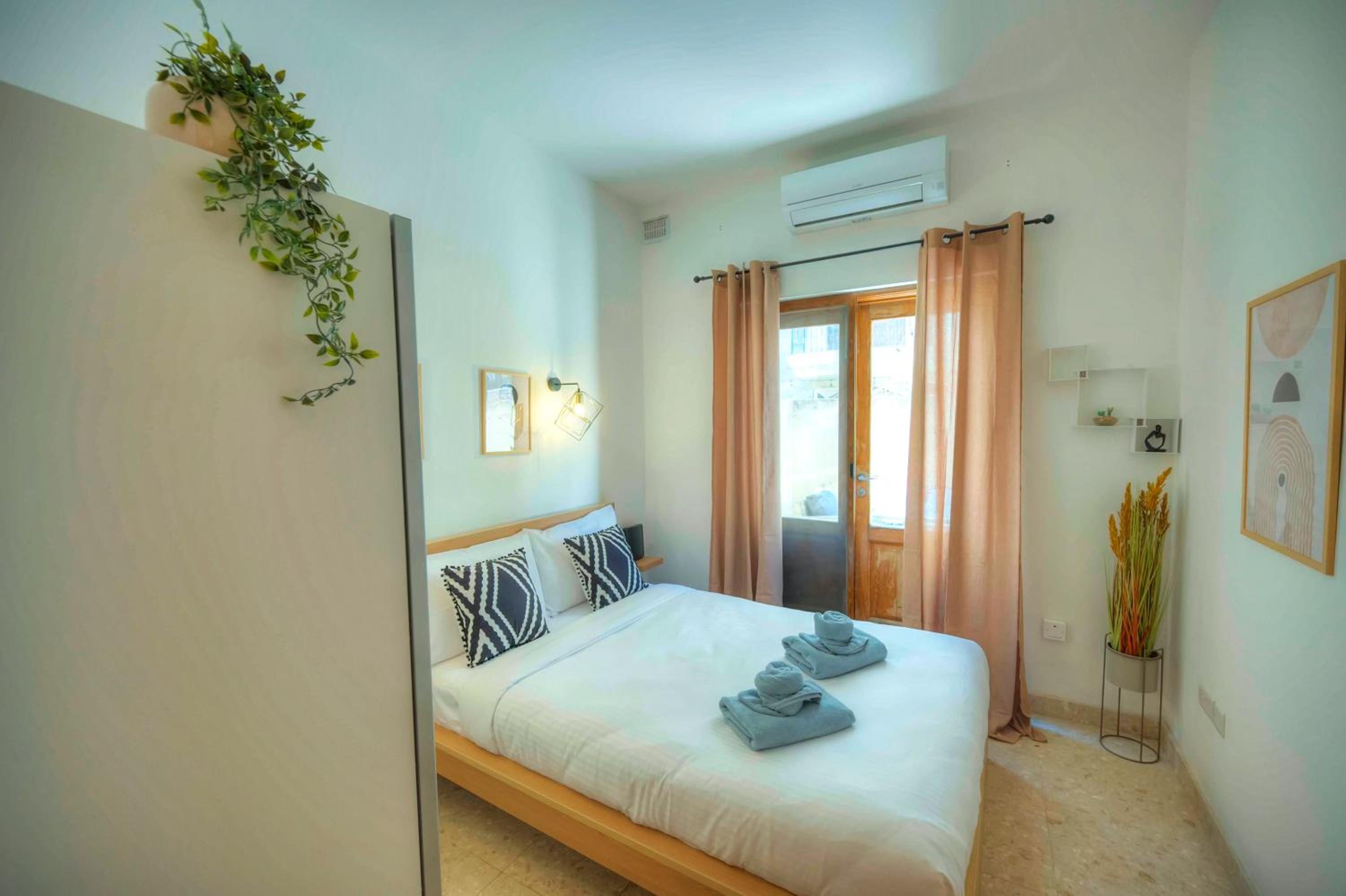 Large & cozy flat, spacious yard, near beach PMIC1-2