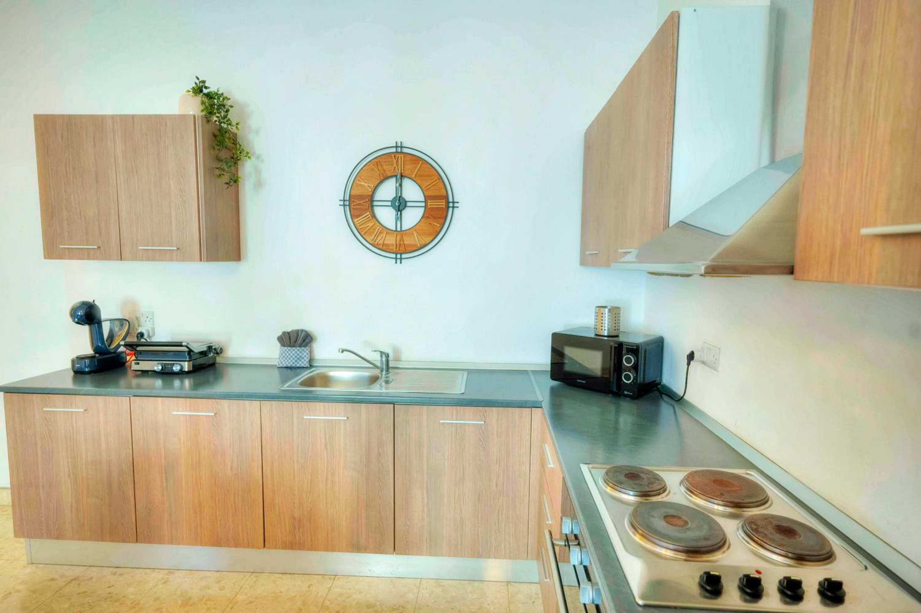 Large & cozy flat, spacious yard, near beach PMIC1-2