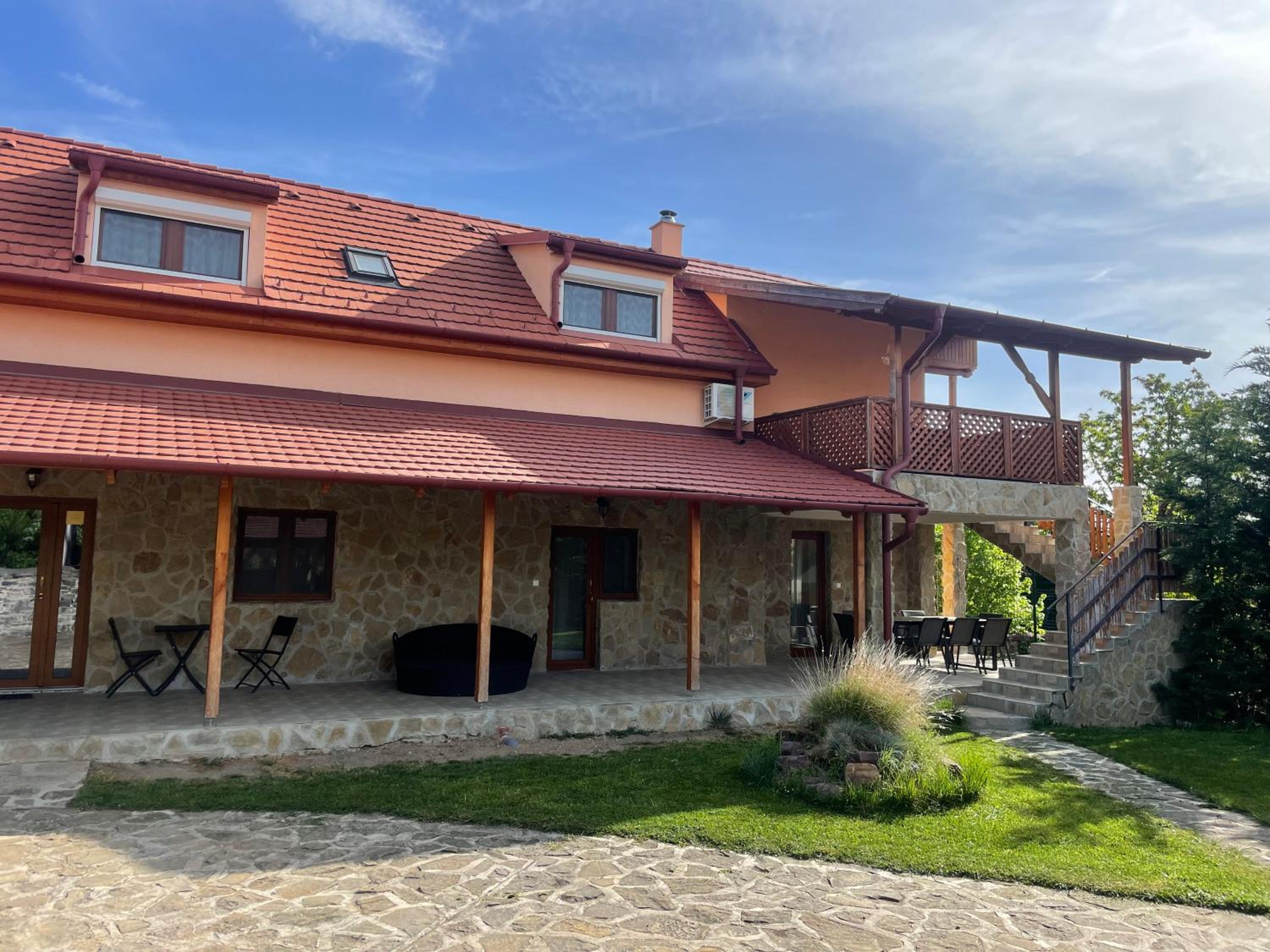 Szögedi Villa