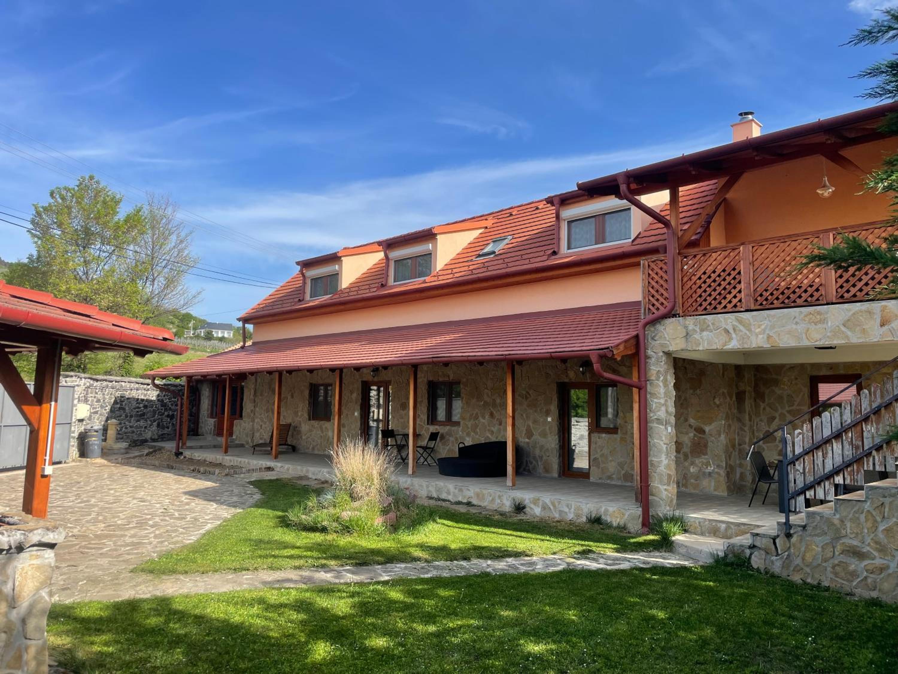 Szögedi Villa
