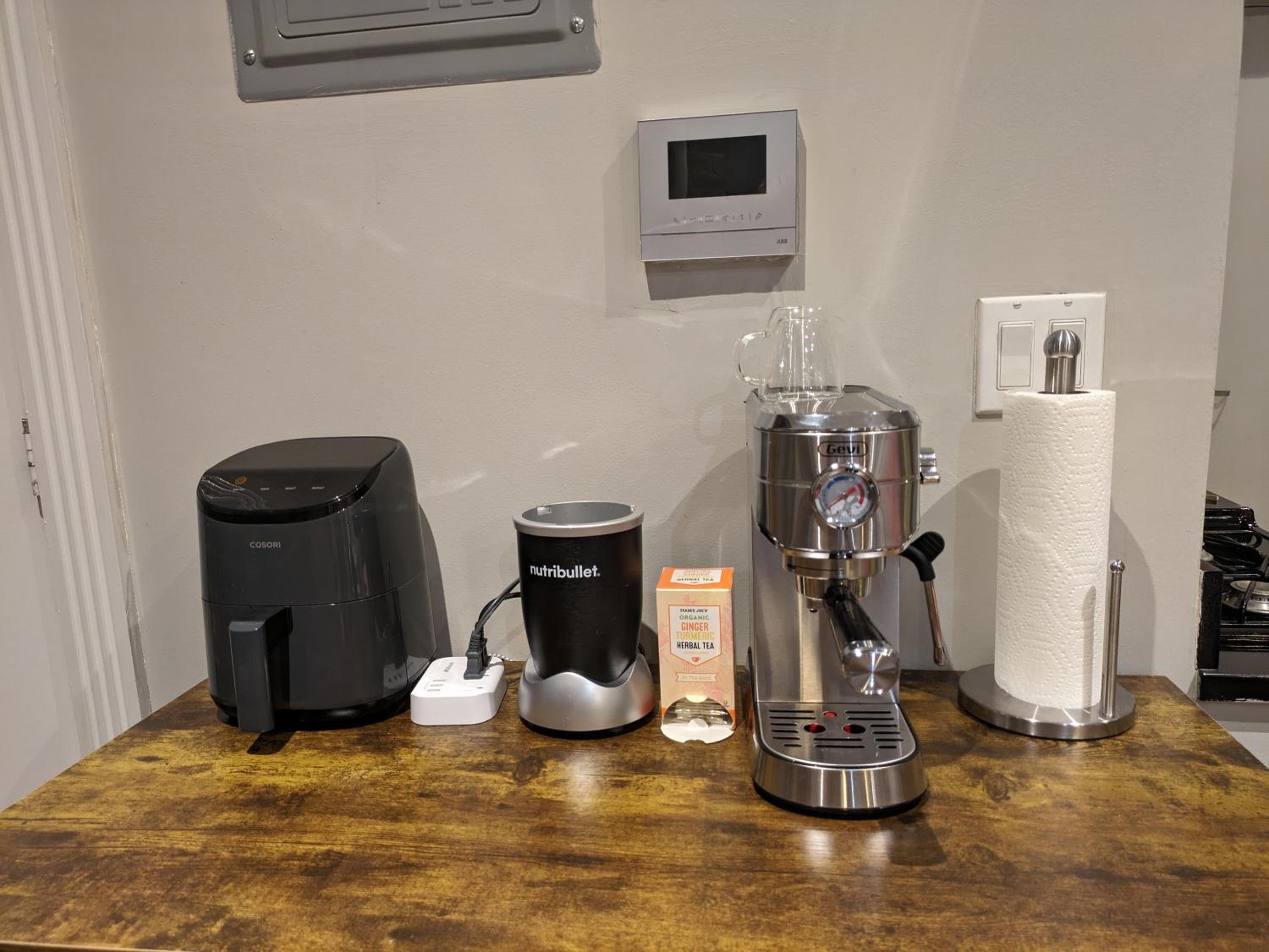 Private Room at a 3 bedroom Apt at the heart of East Village - shared apartment