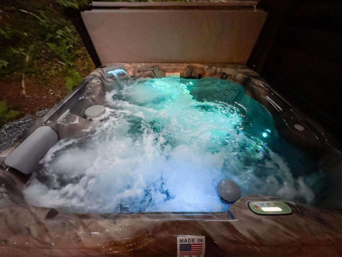 Red Fox Retreat - Put-Put Pond HotTub Fire Pit view 2