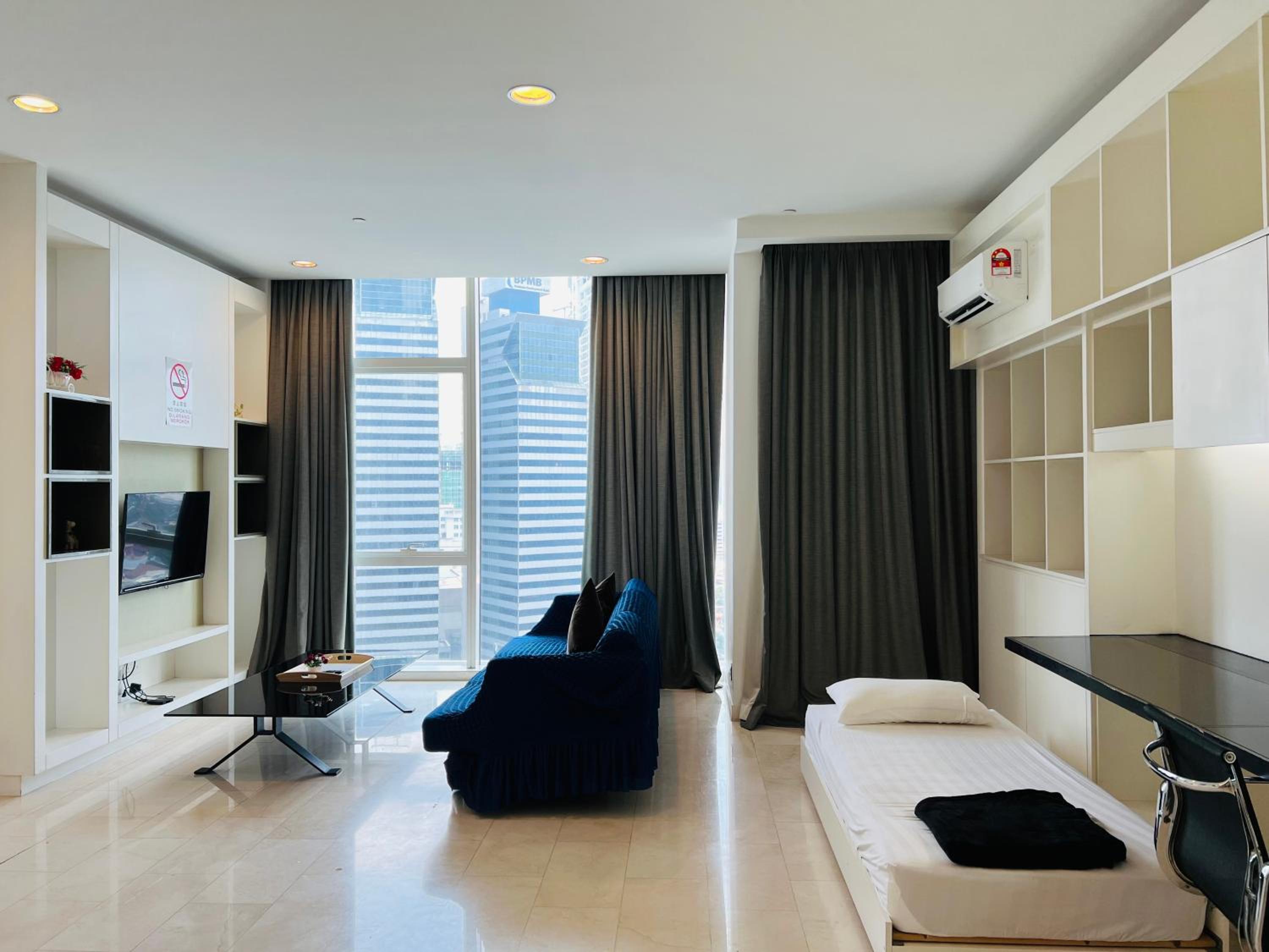 Faced Suites by Penguinhome